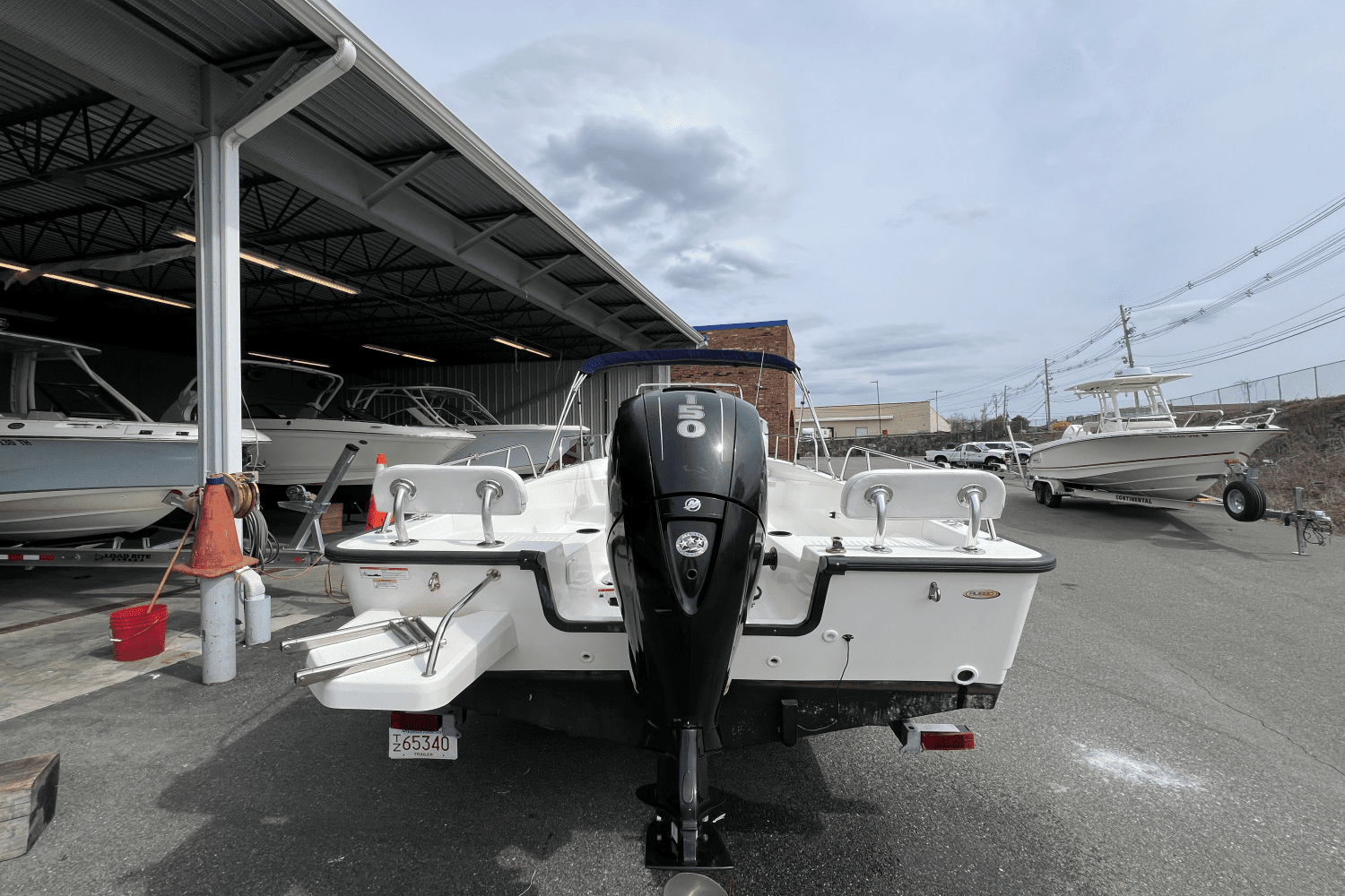 2015 Boston Whaler 210 MONTAUK Image Thumbnail #4