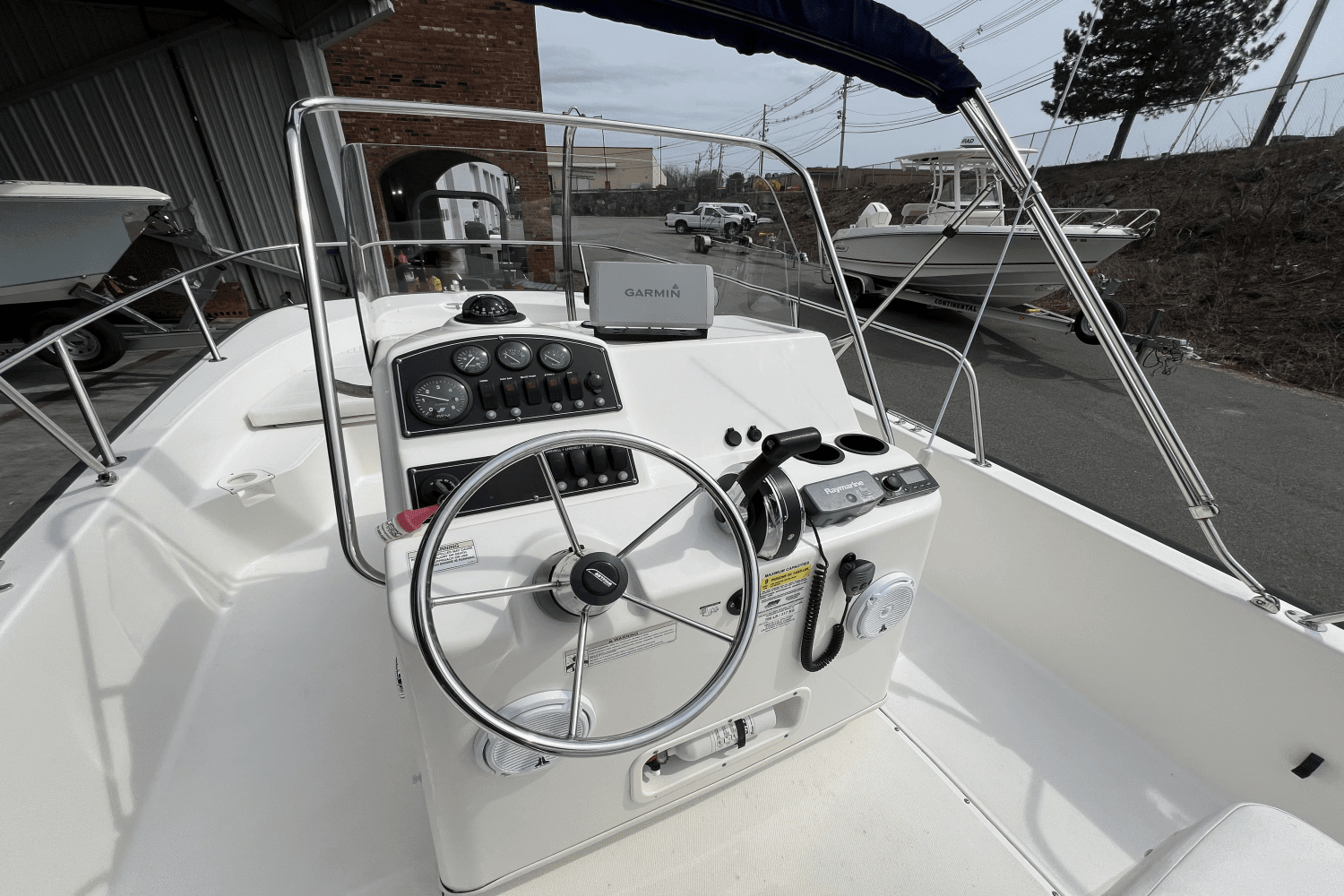 2015 Boston Whaler 210 MONTAUK Image Thumbnail #10
