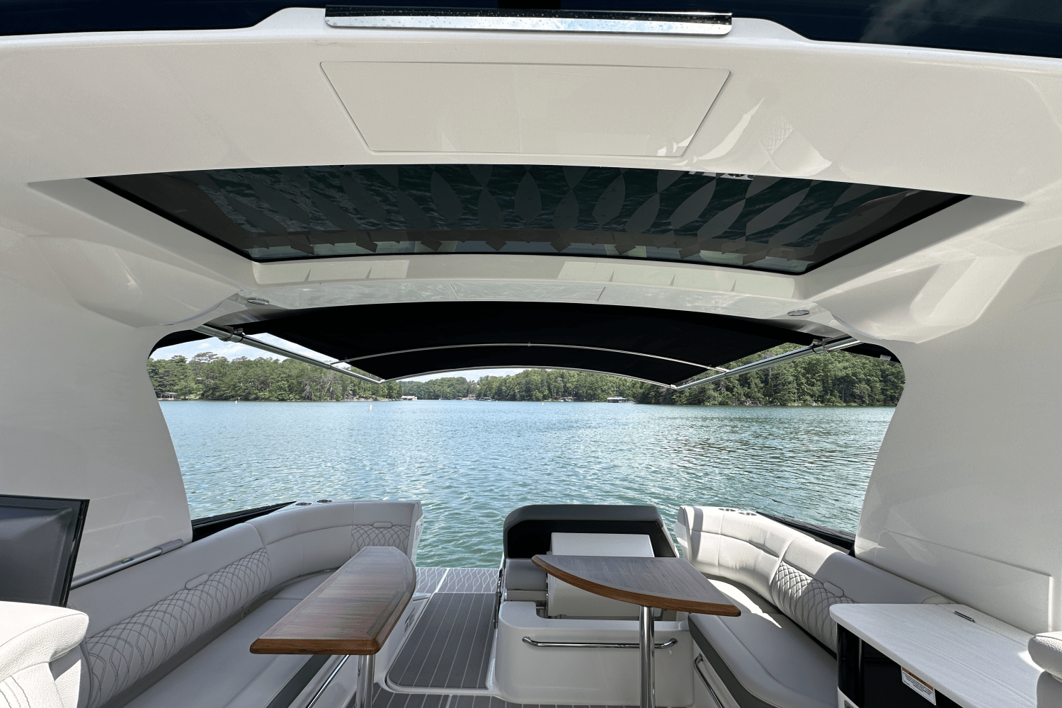2025 Sea Ray Sundancer 370 Image Thumbnail #32