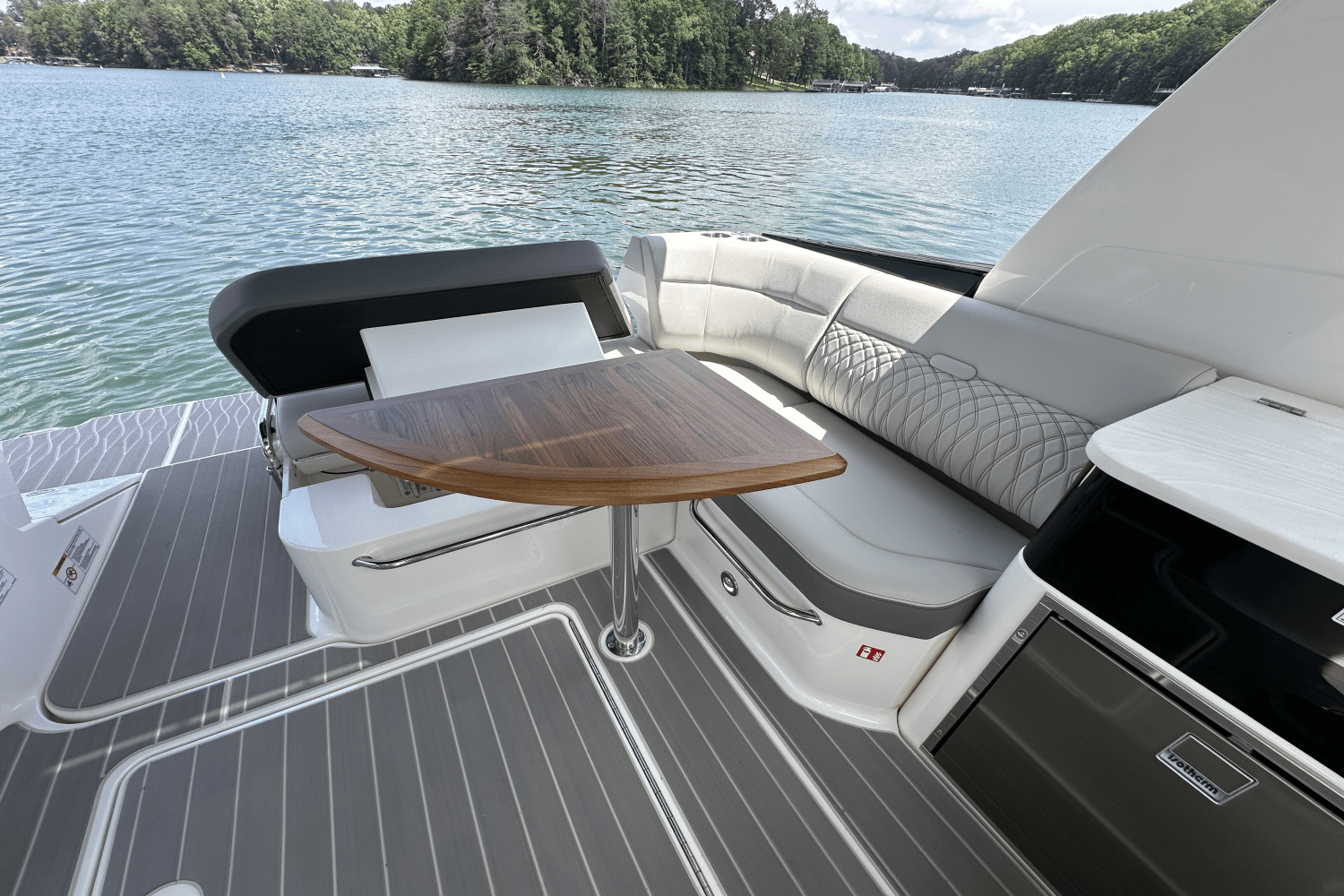 2025 Sea Ray Sundancer 370 Image Thumbnail #30