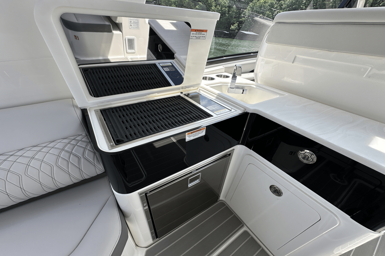 2025 Sea Ray Sundancer 370 Image Thumbnail #28