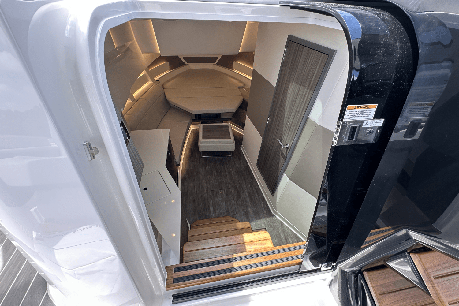 2025 Sea Ray Sundancer 370 Image Thumbnail #10