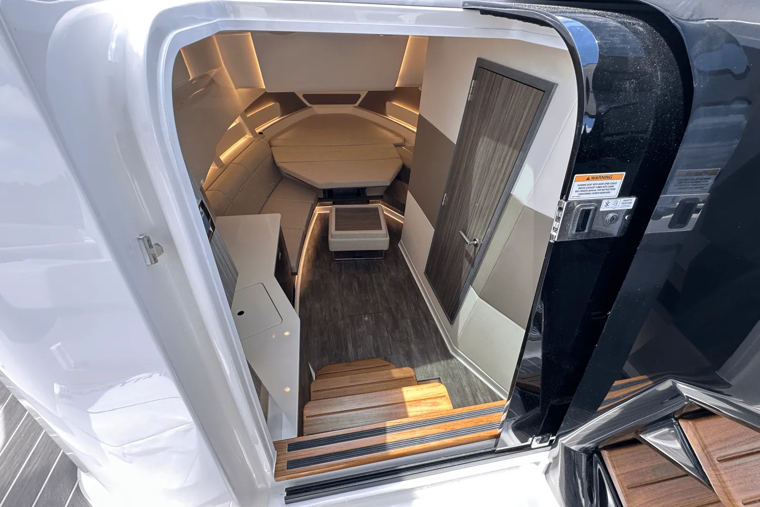 2025 Sea Ray Sundancer 370 Image Thumbnail #10