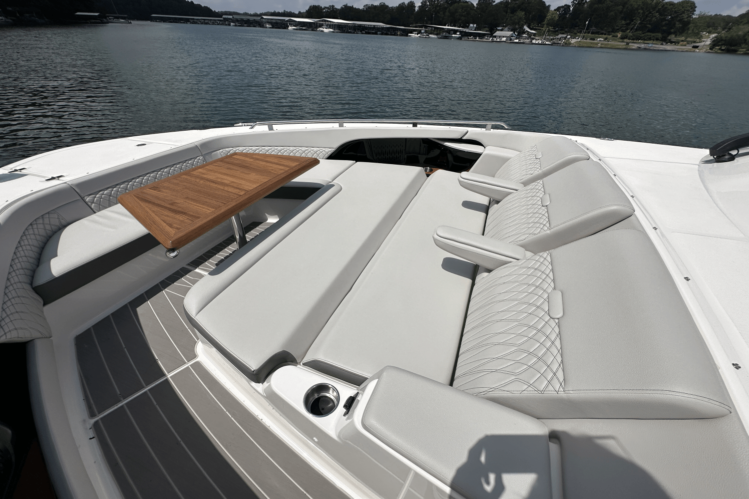 2025 Sea Ray Sundancer 370 Image Thumbnail #34