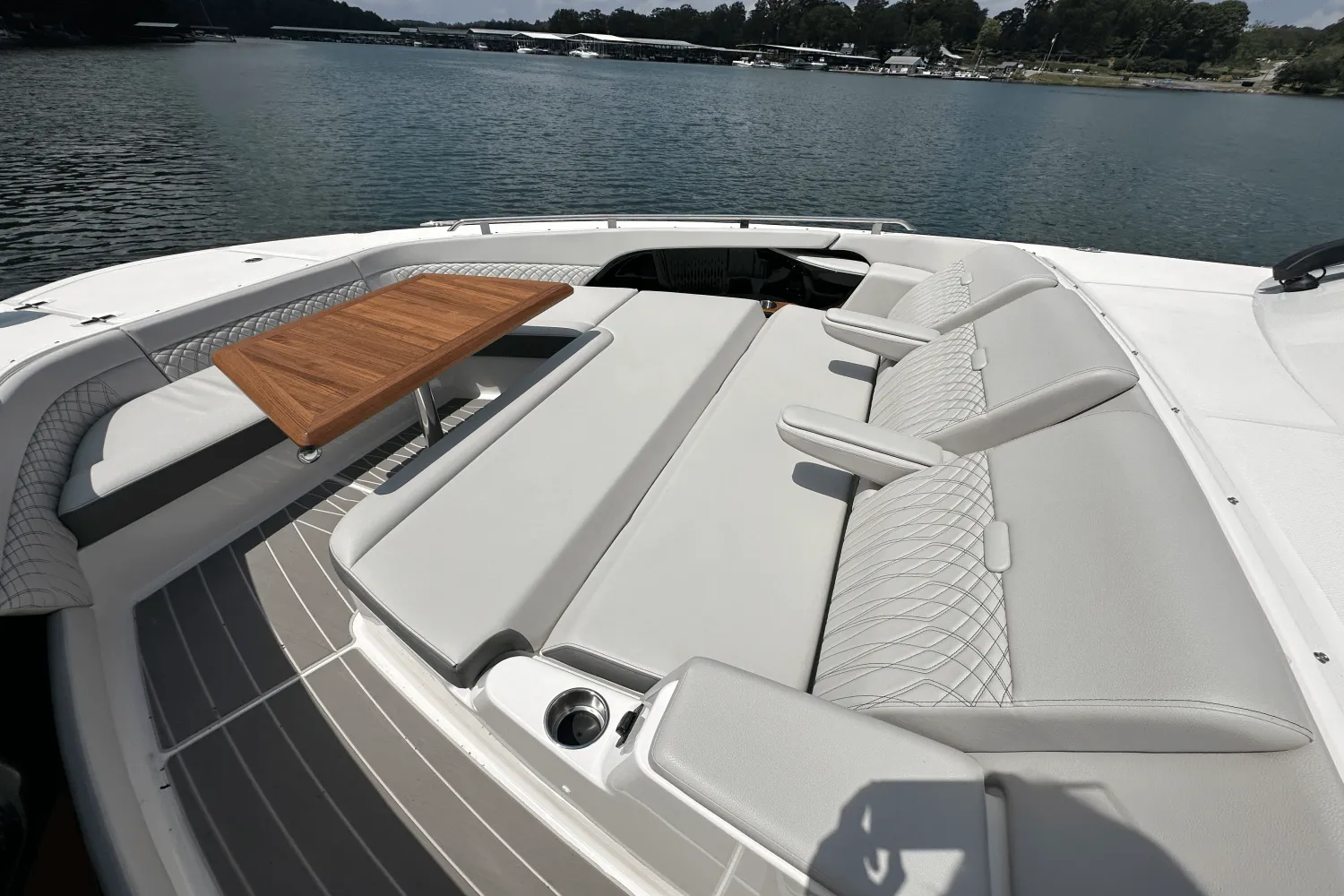 2025 Sea Ray Sundancer 370 Image Thumbnail #34