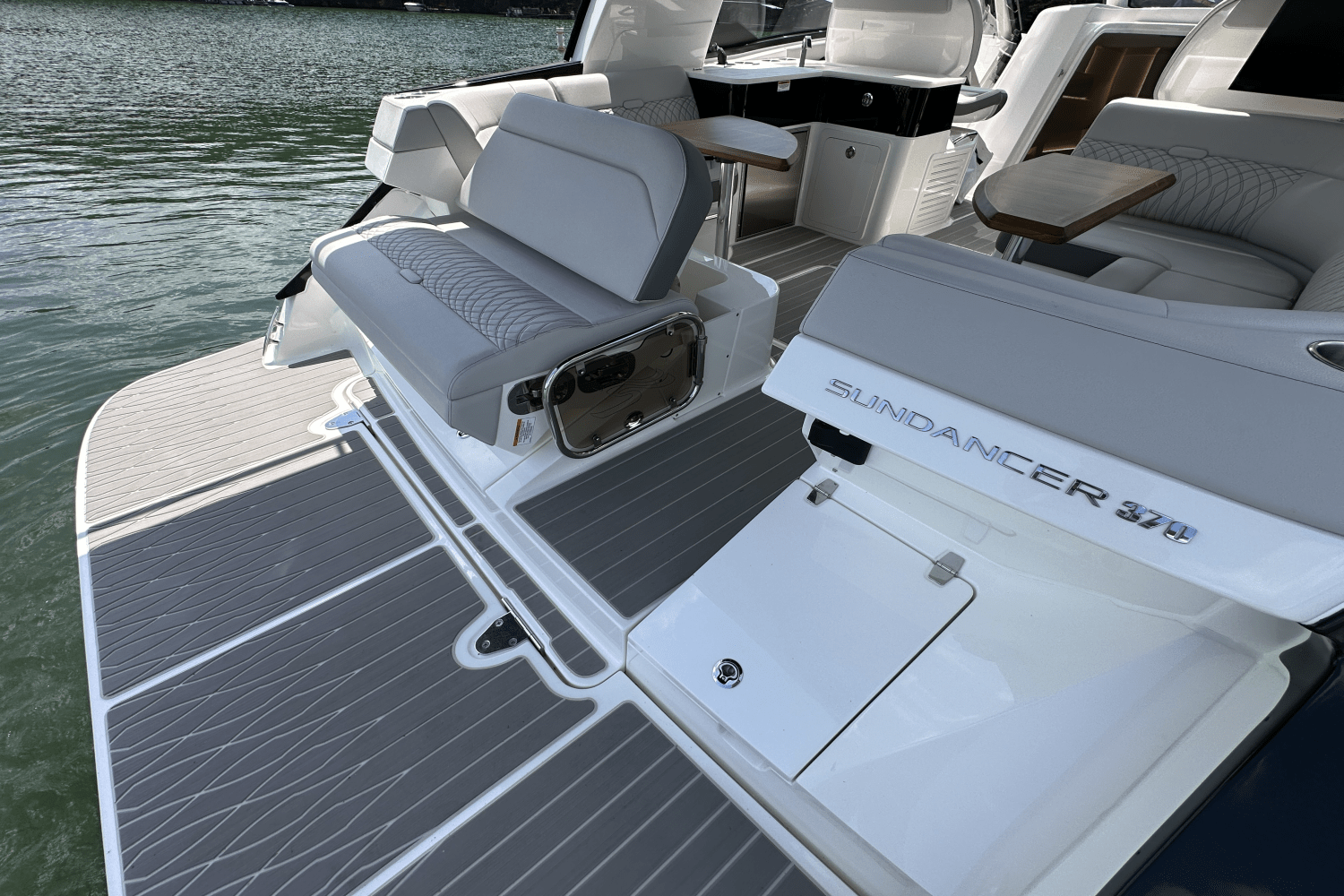 2025 Sea Ray Sundancer 370 Image Thumbnail #31