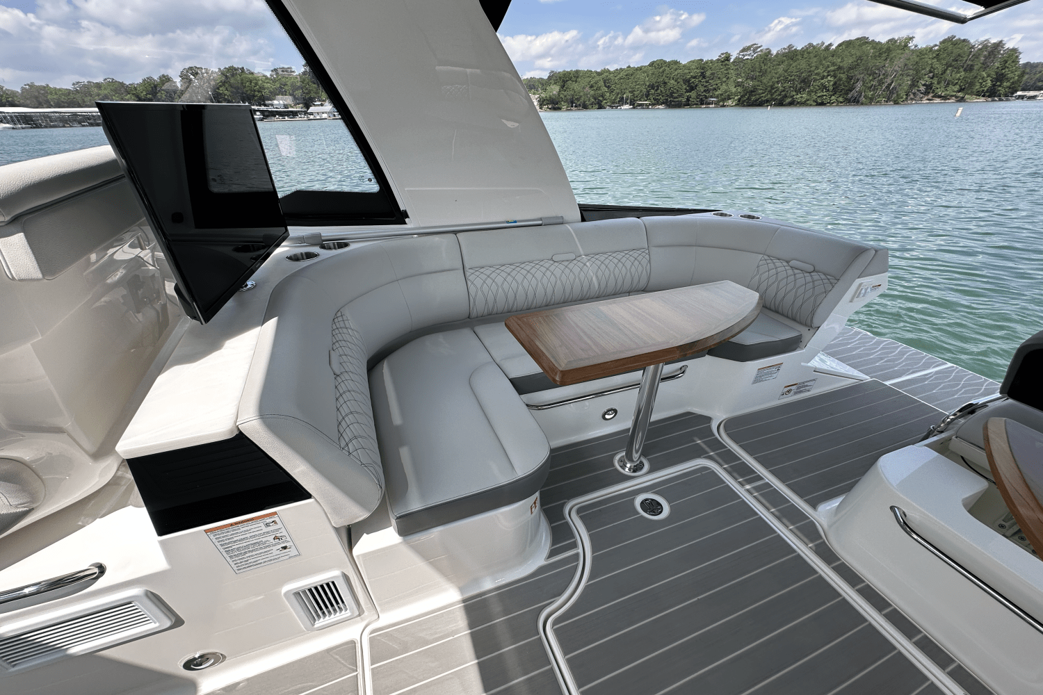 2025 Sea Ray Sundancer 370 Image Thumbnail #29
