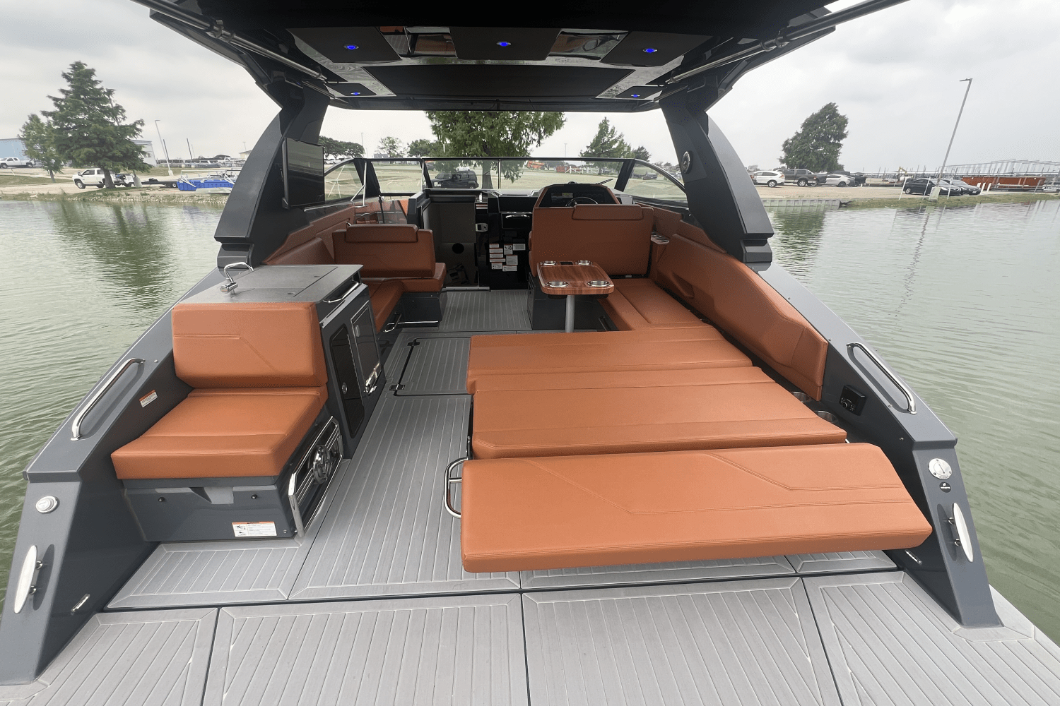 2023 Cruisers Yachts 34GLS I/O SOUTH BEACH Image Thumbnail #12