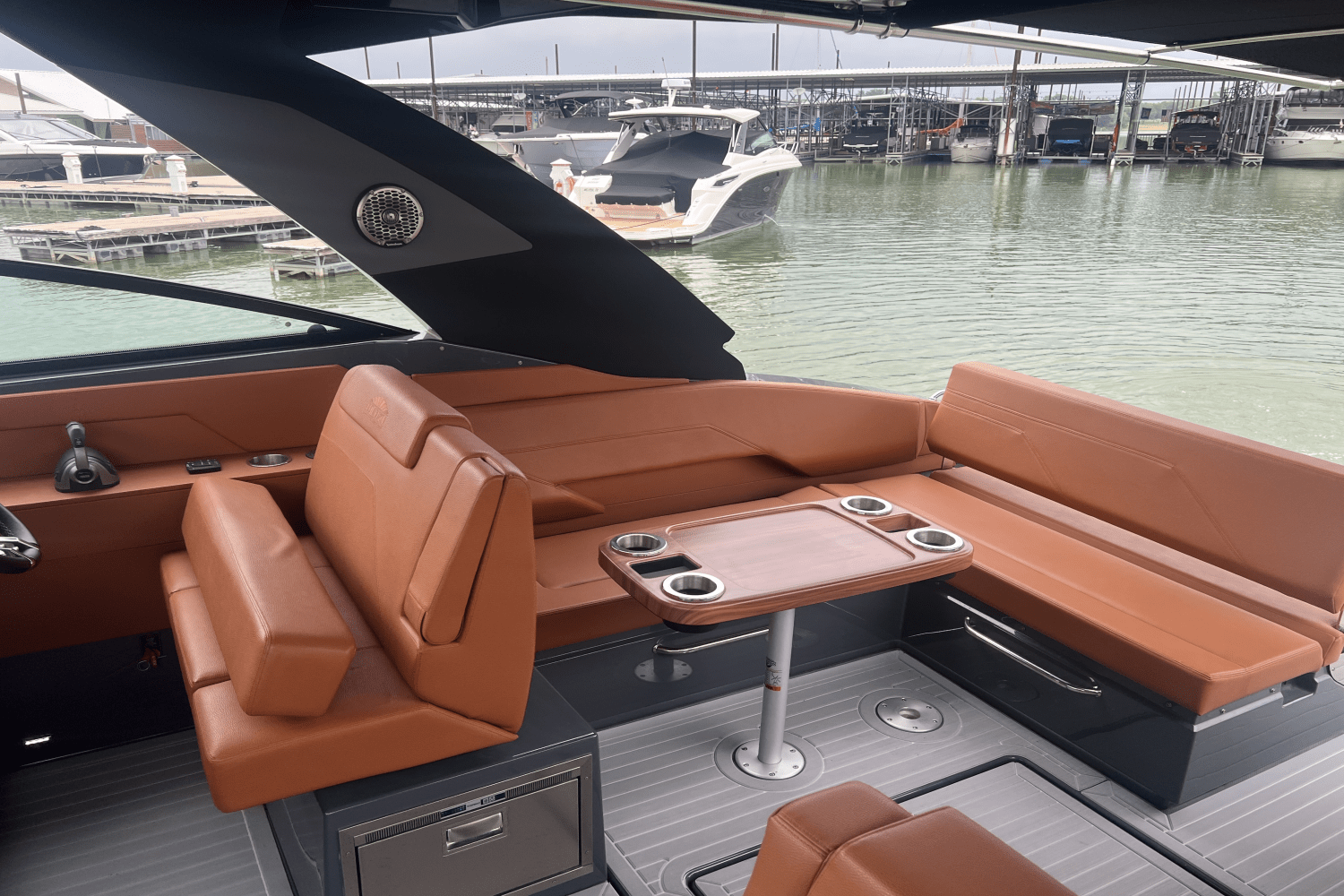 2023 Cruisers Yachts 34GLS I/O SOUTH BEACH Image Thumbnail #14