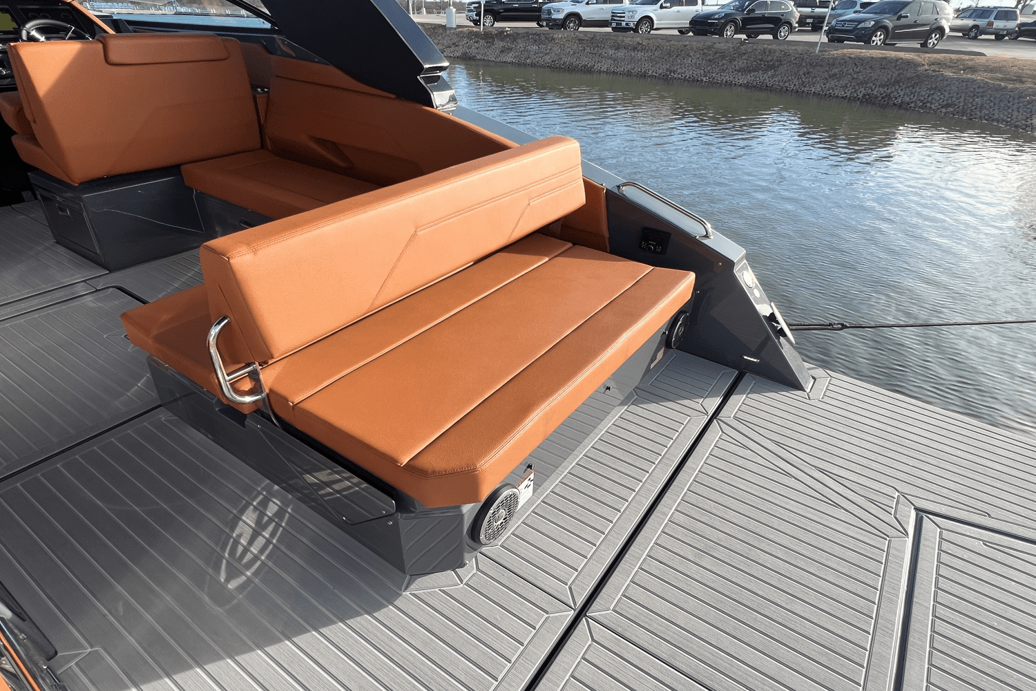 2023 Cruisers Yachts 34GLS I/O SOUTH BEACH Image Thumbnail #13