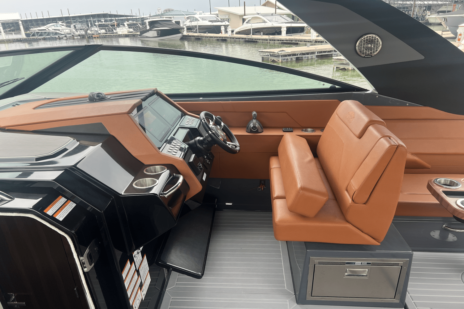 2023 Cruisers Yachts 34GLS I/O SOUTH BEACH Image Thumbnail #20