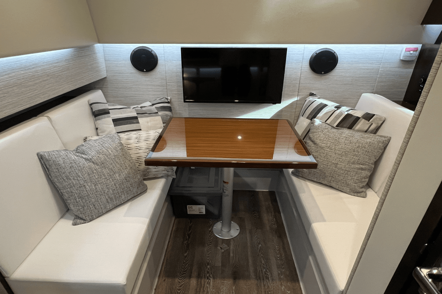 2023 Cruisers Yachts 34GLS I/O SOUTH BEACH Image Thumbnail #58