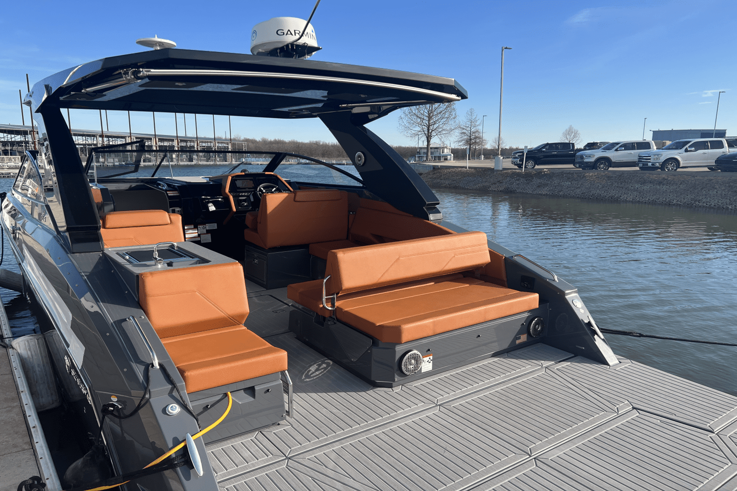 2023 Cruisers Yachts 34GLS I/O SOUTH BEACH Image Thumbnail #3