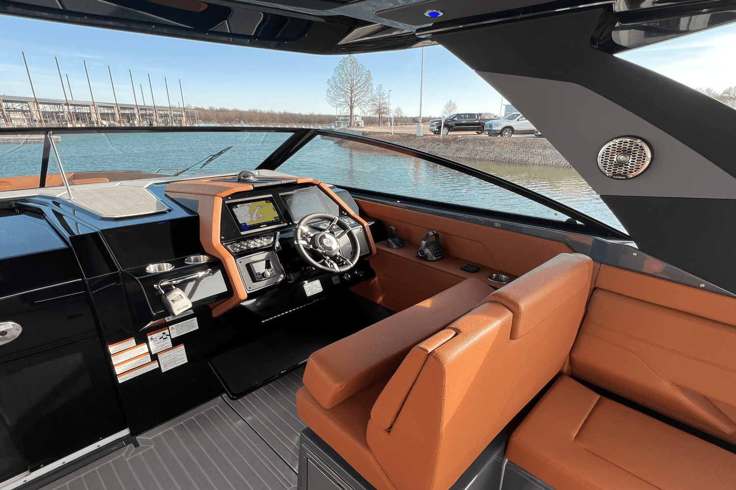 2023 Cruisers Yachts 34GLS I/O SOUTH BEACH Image Thumbnail #18