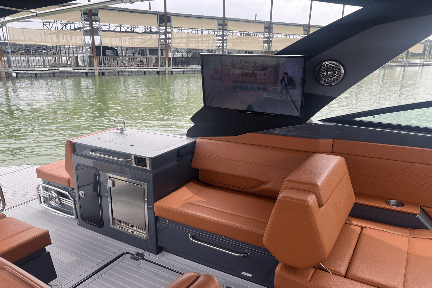 2023 Cruisers Yachts 34GLS I/O SOUTH BEACH Image Thumbnail #15