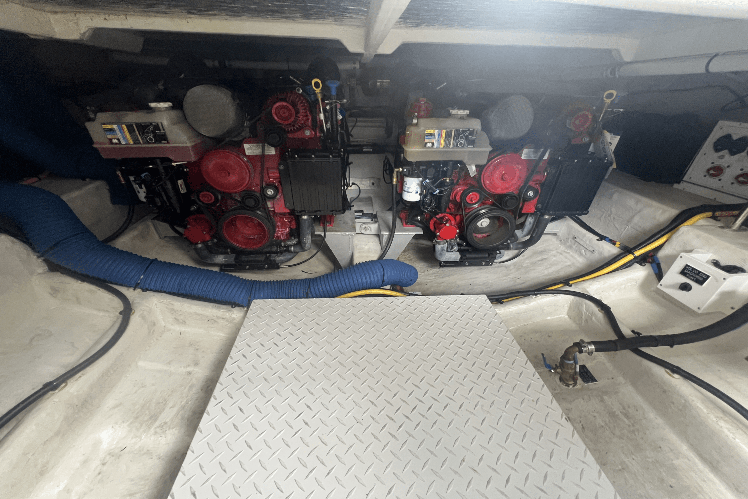2023 Cruisers Yachts 34GLS I/O SOUTH BEACH Image Thumbnail #42