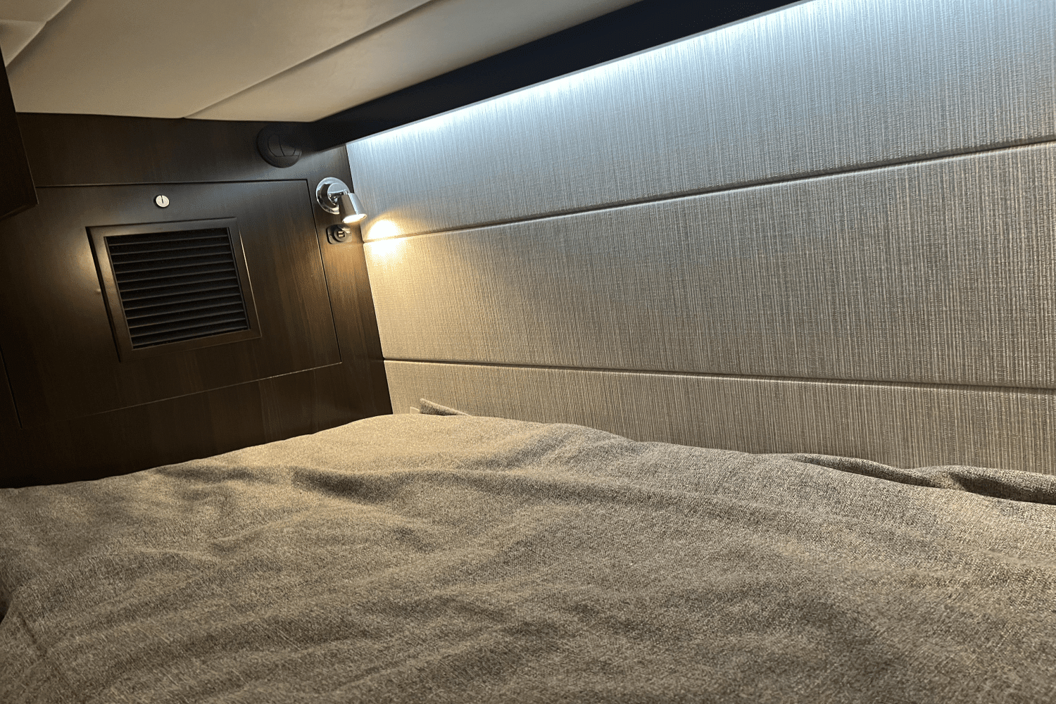 2023 Cruisers Yachts 34GLS I/O SOUTH BEACH Image Thumbnail #51