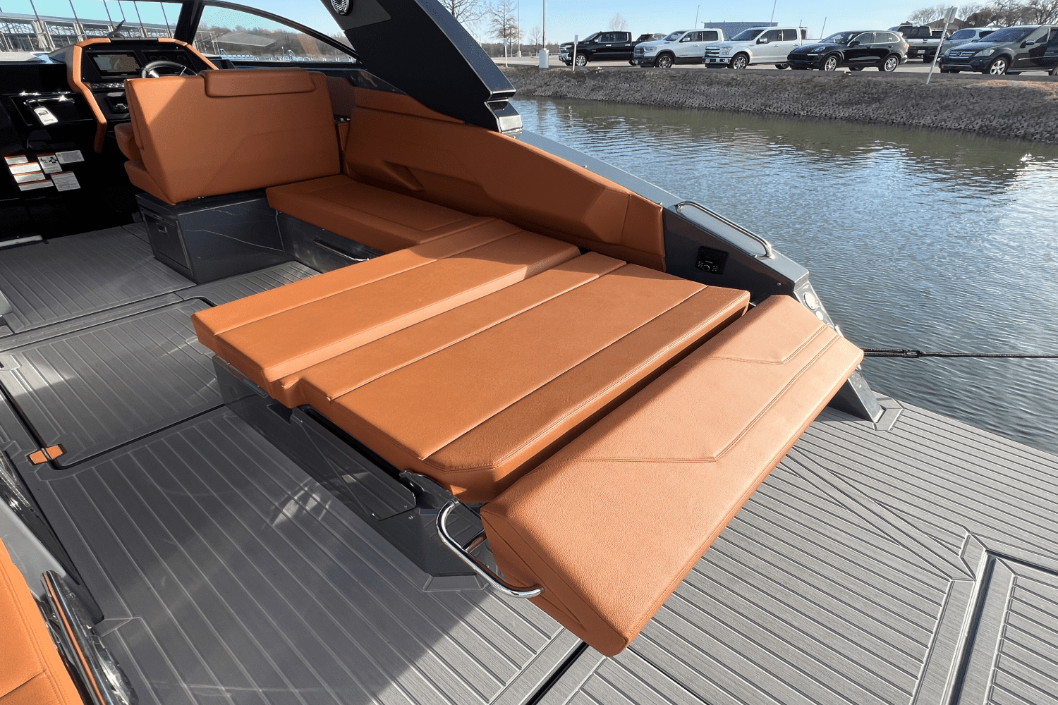 2023 Cruisers Yachts 34GLS I/O SOUTH BEACH Image Thumbnail #12