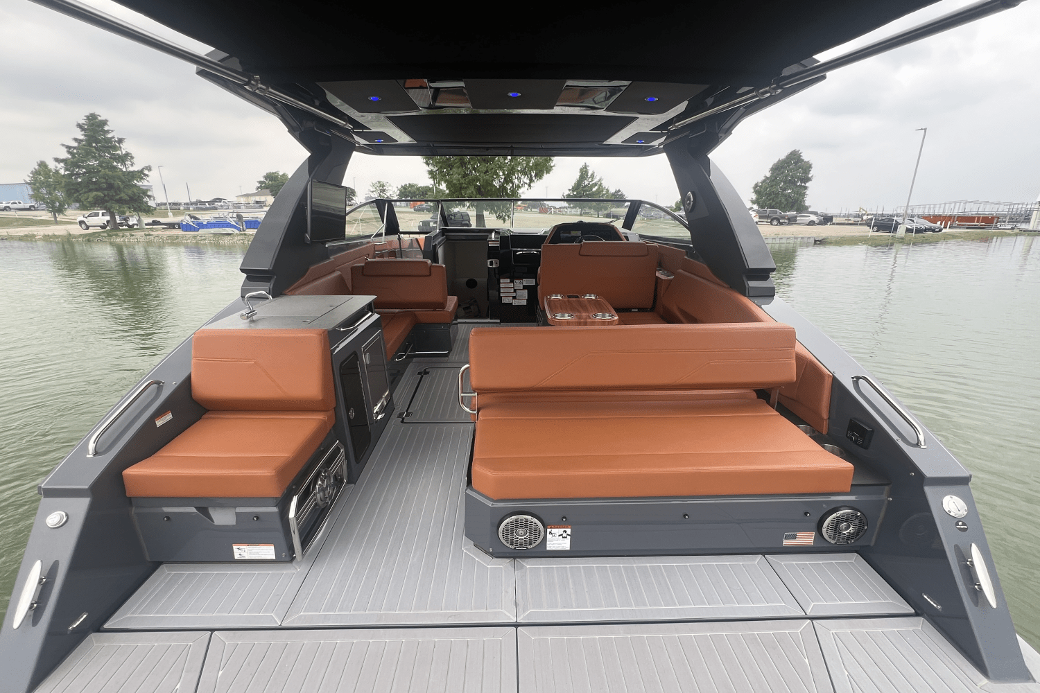 2023 Cruisers Yachts 34GLS I/O SOUTH BEACH Image Thumbnail #10