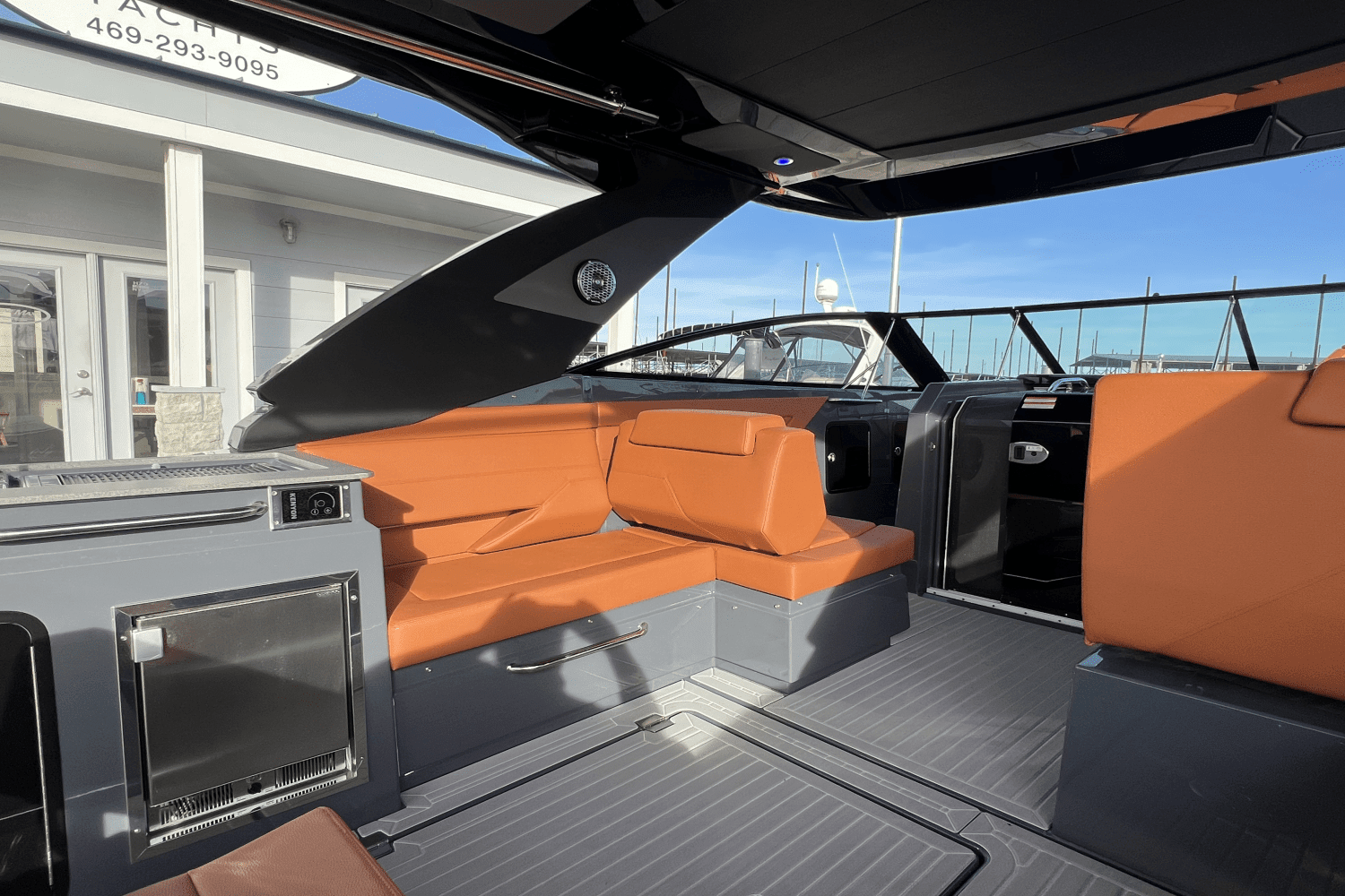 2023 Cruisers Yachts 34GLS I/O SOUTH BEACH Image Thumbnail #19