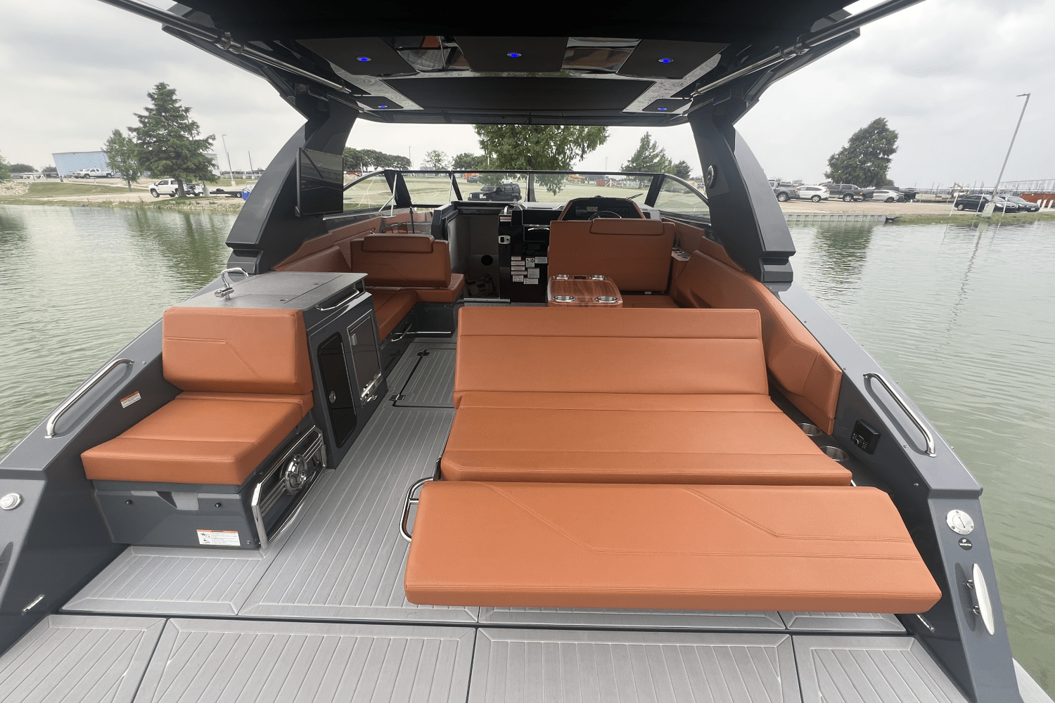 2023 Cruisers Yachts 34GLS I/O SOUTH BEACH Image Thumbnail #11