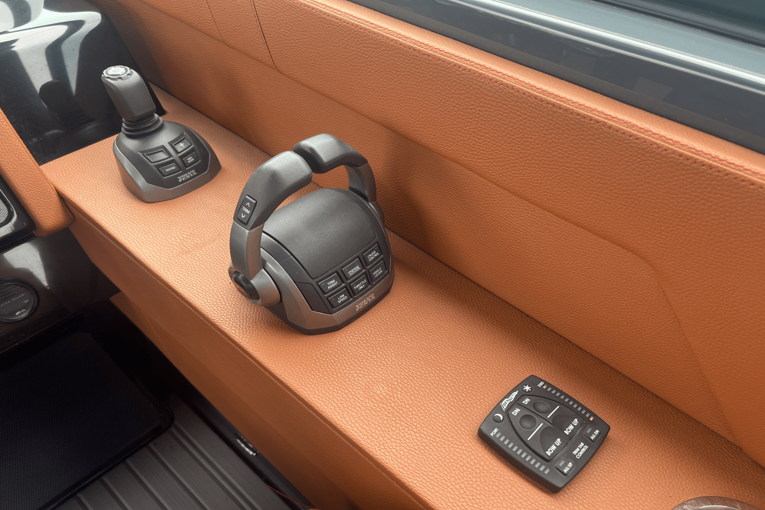 2023 Cruisers Yachts 34GLS I/O SOUTH BEACH Image Thumbnail #23