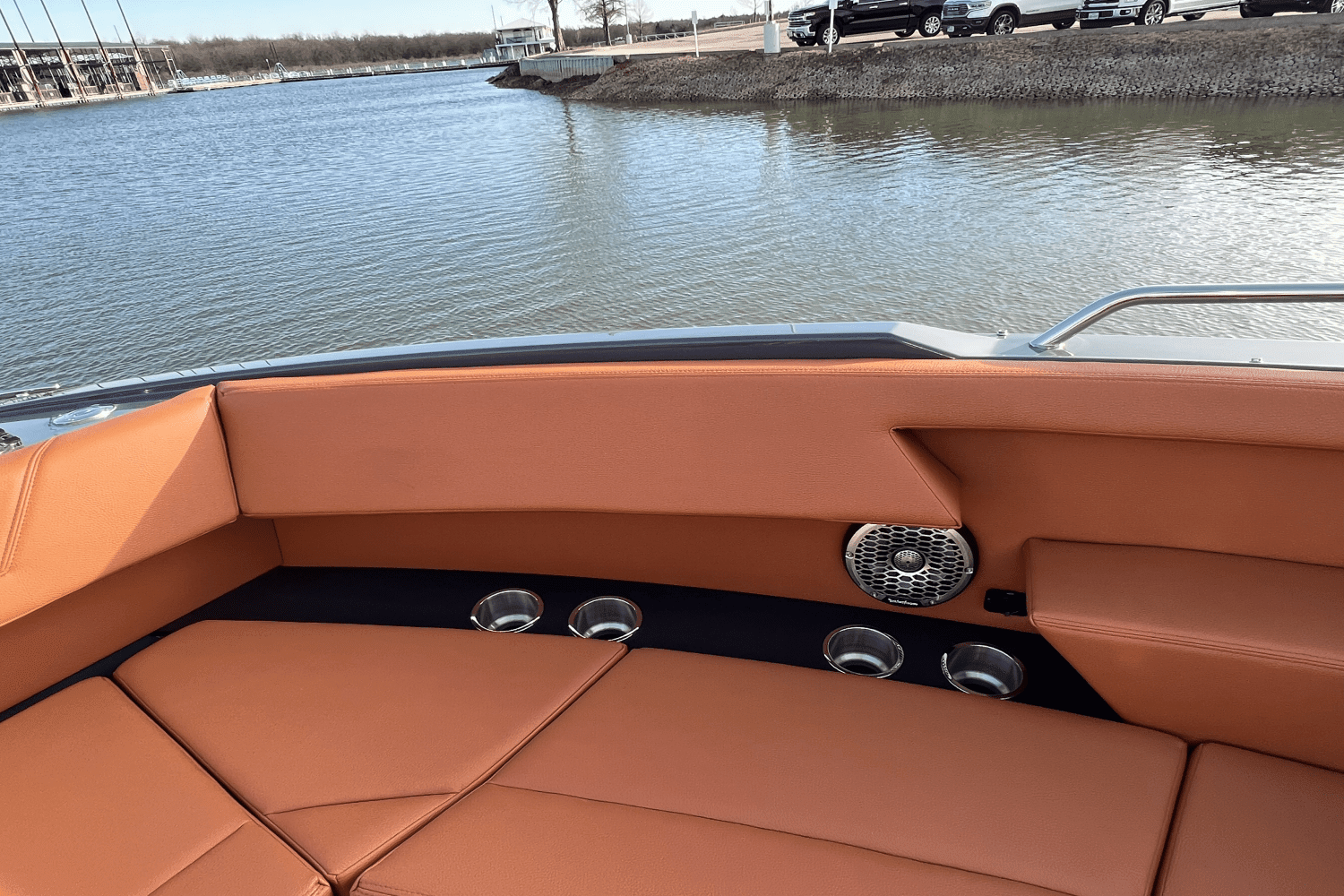 2023 Cruisers Yachts 34GLS I/O SOUTH BEACH Image Thumbnail #39