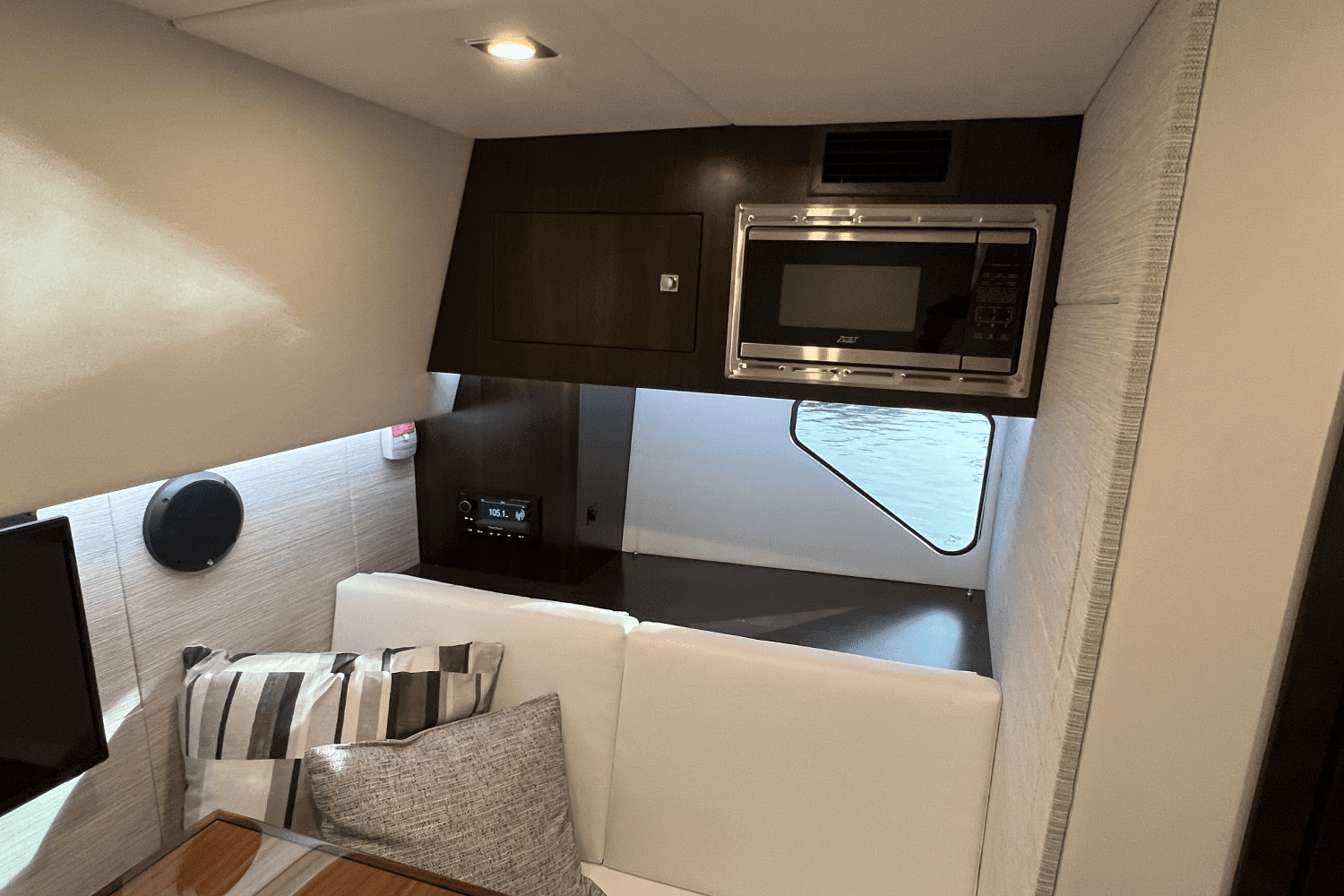 2023 Cruisers Yachts 34GLS I/O SOUTH BEACH Image Thumbnail #57