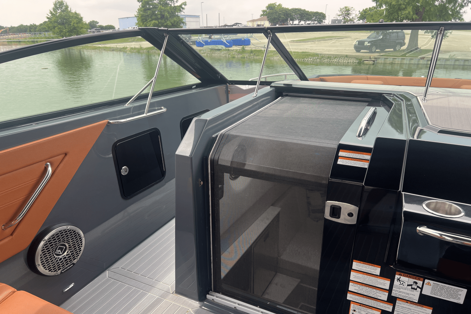 2023 Cruisers Yachts 34GLS I/O SOUTH BEACH Image Thumbnail #29