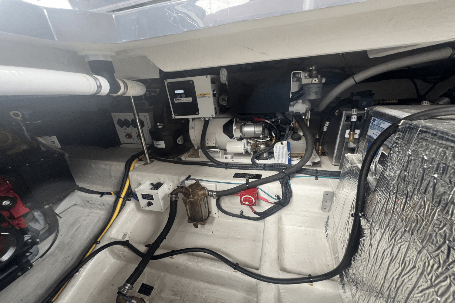 2023 Cruisers Yachts 34GLS I/O SOUTH BEACH Image Thumbnail #43