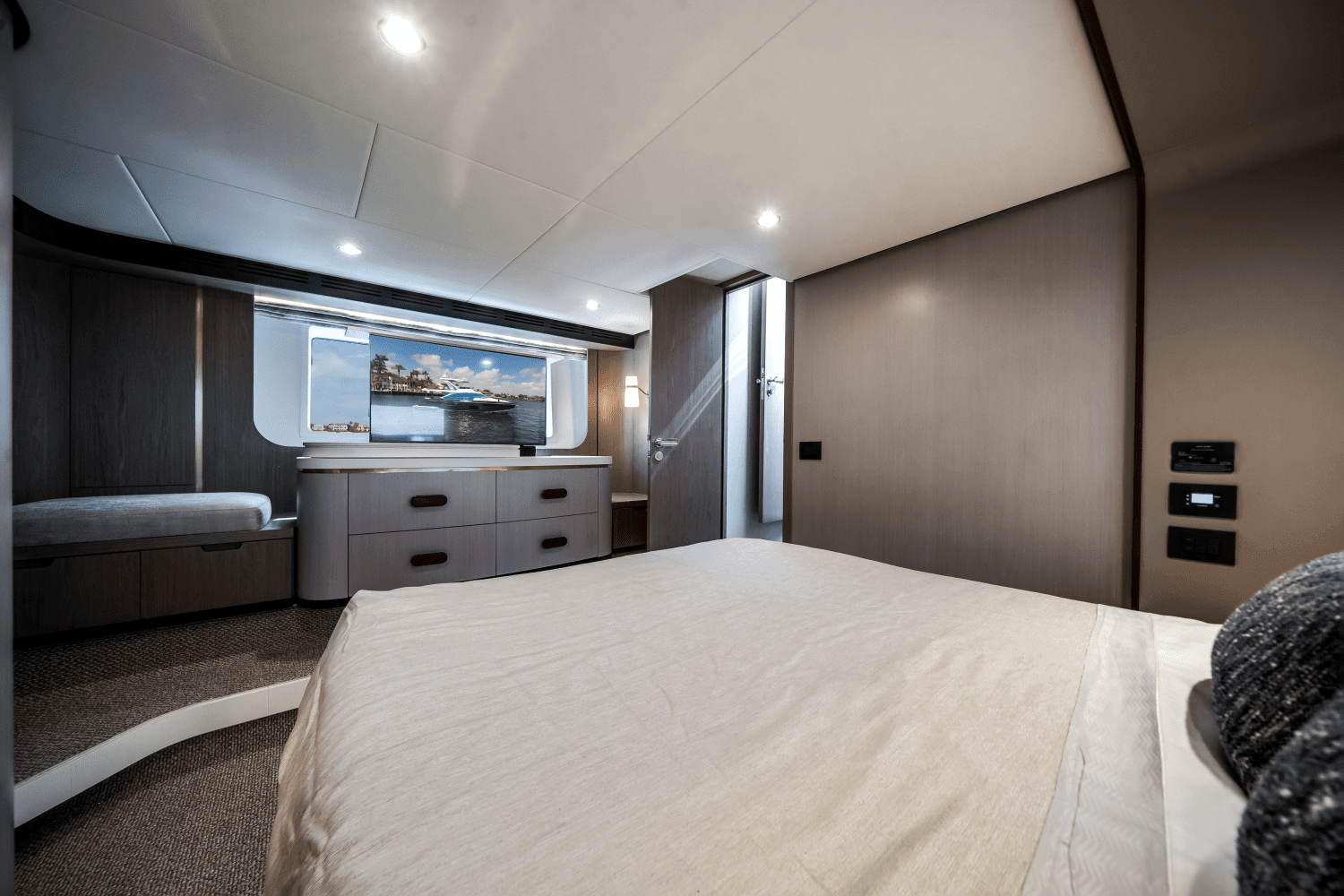 2022 Azimut
                                                             60 FLYBRIDGE Image Thumbnail #46