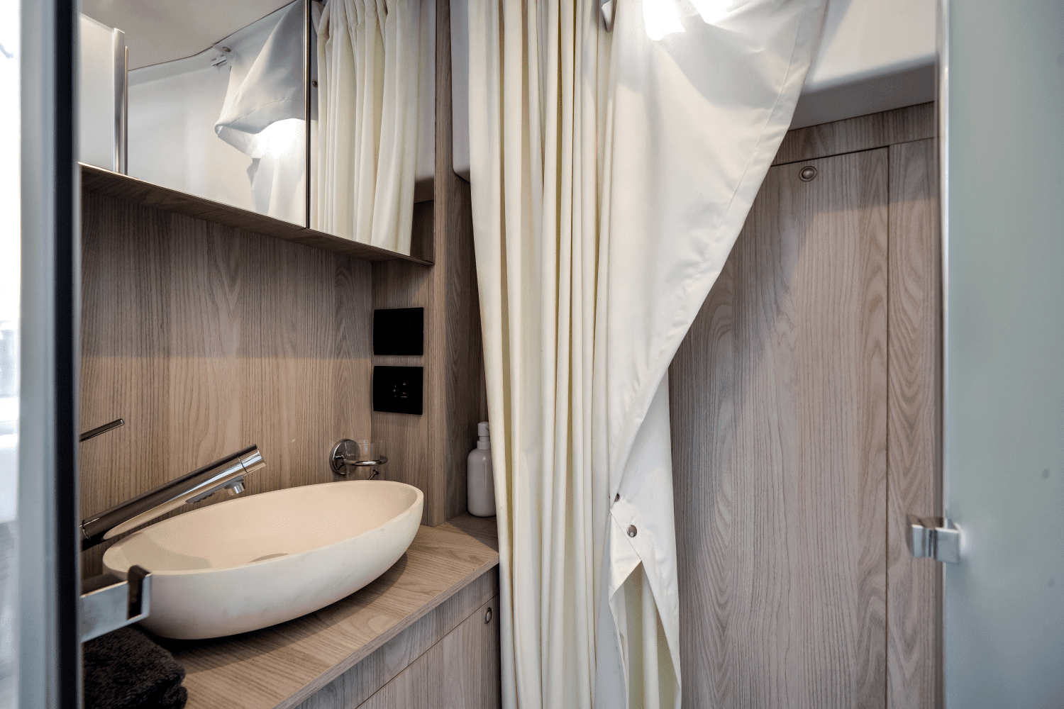2022 Azimut
                                                             60 FLYBRIDGE Image Thumbnail #67