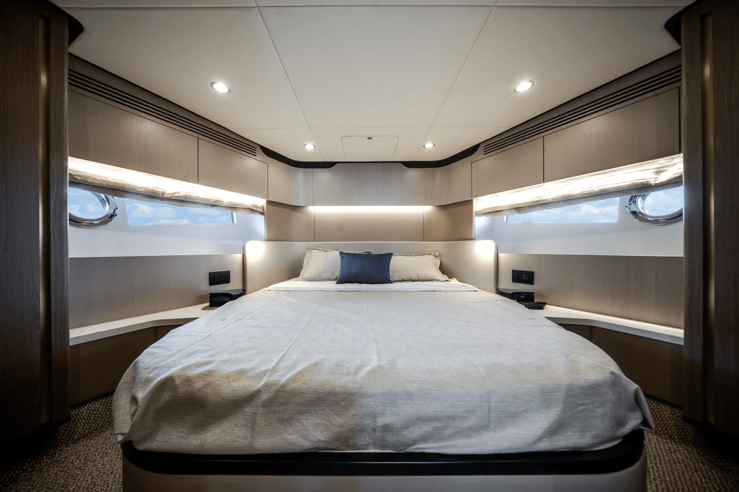 2022 Azimut
                                                             60 FLYBRIDGE Image Thumbnail #36