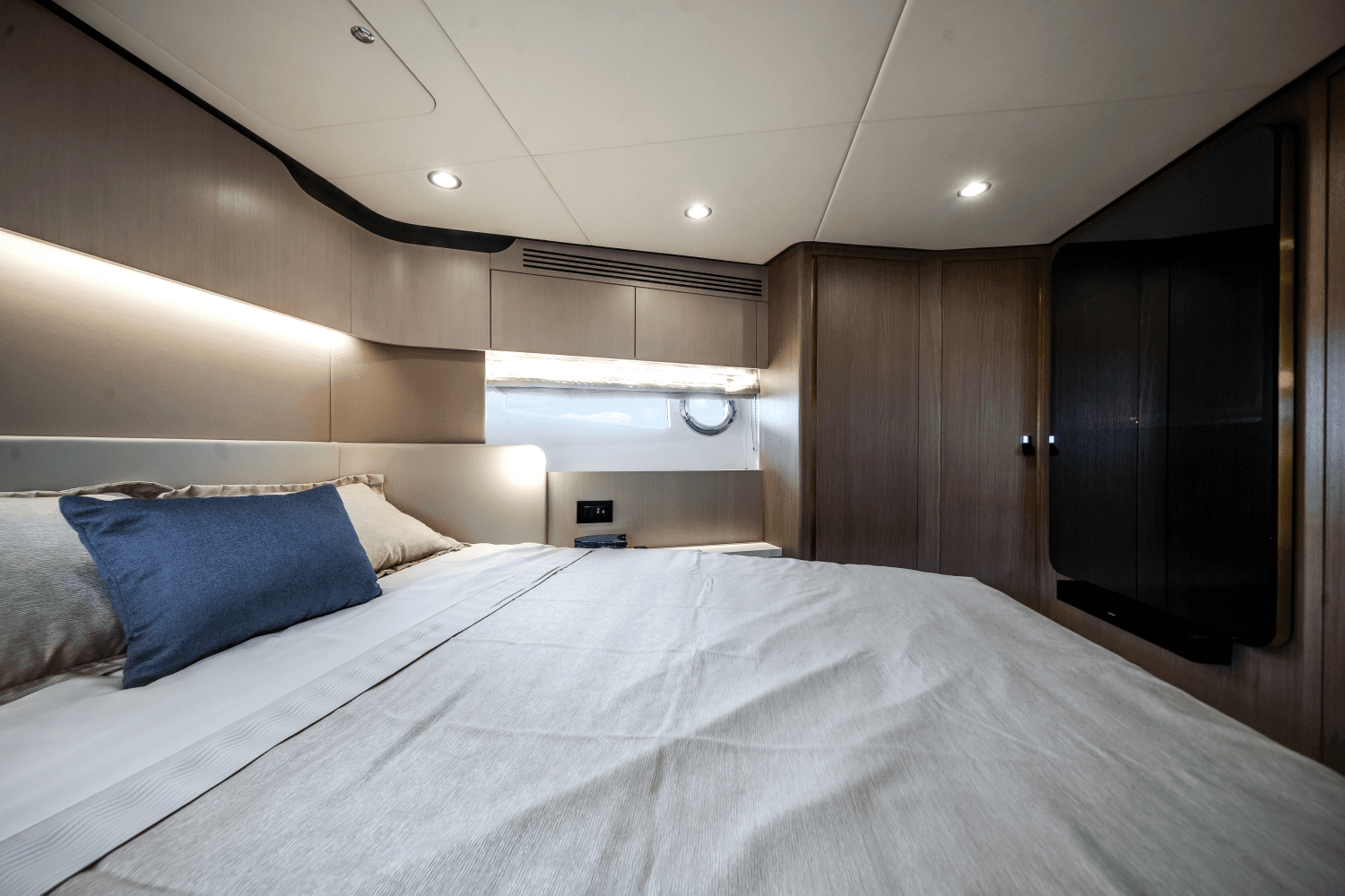 2022 Azimut
                                                             60 FLYBRIDGE Image Thumbnail #37