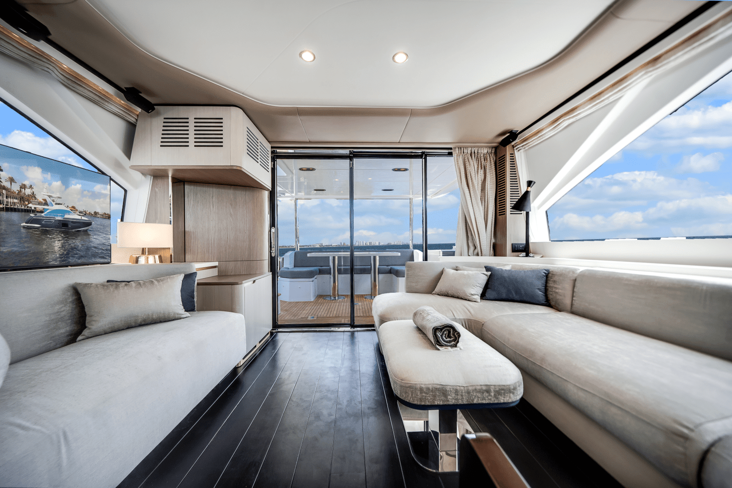2022 Azimut
                                                             60 FLYBRIDGE Image Thumbnail #18
