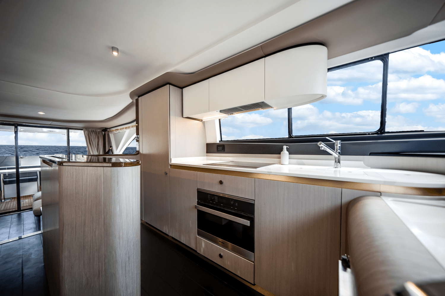 2022 Azimut
                                                             60 FLYBRIDGE Image Thumbnail #21