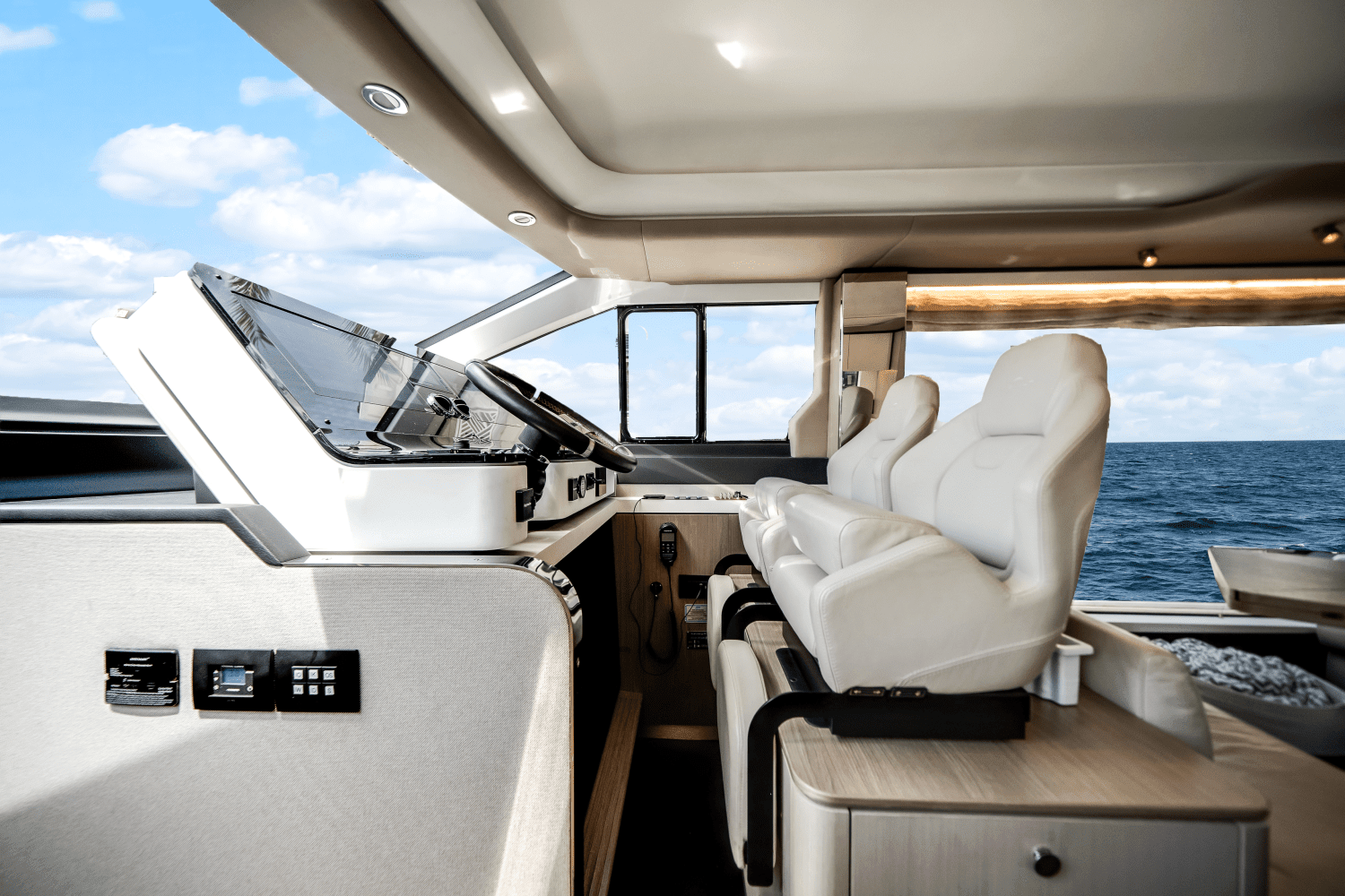 2022 Azimut
                                                             60 FLYBRIDGE Image Thumbnail #24
