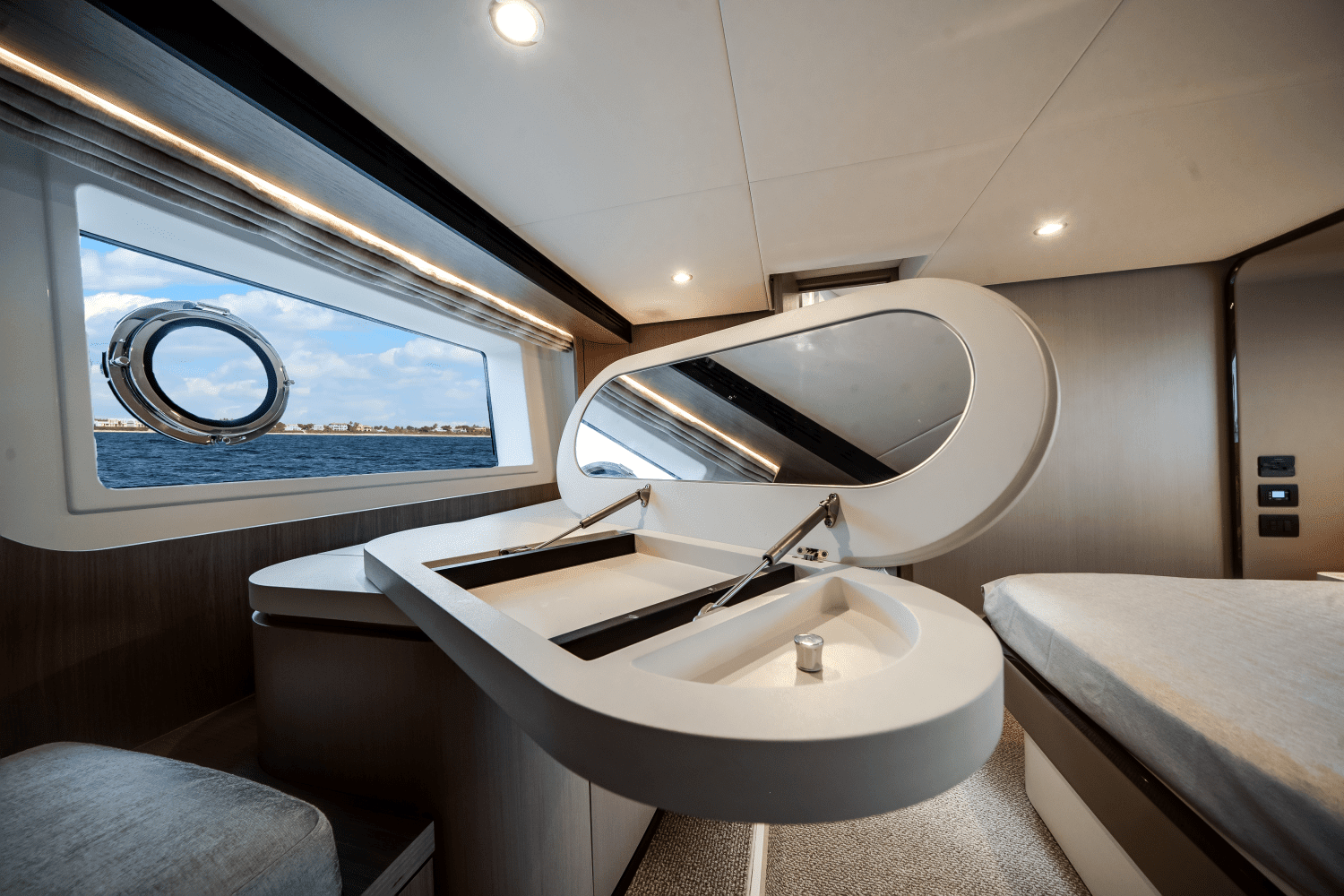 2022 Azimut
                                                             60 FLYBRIDGE Image Thumbnail #47