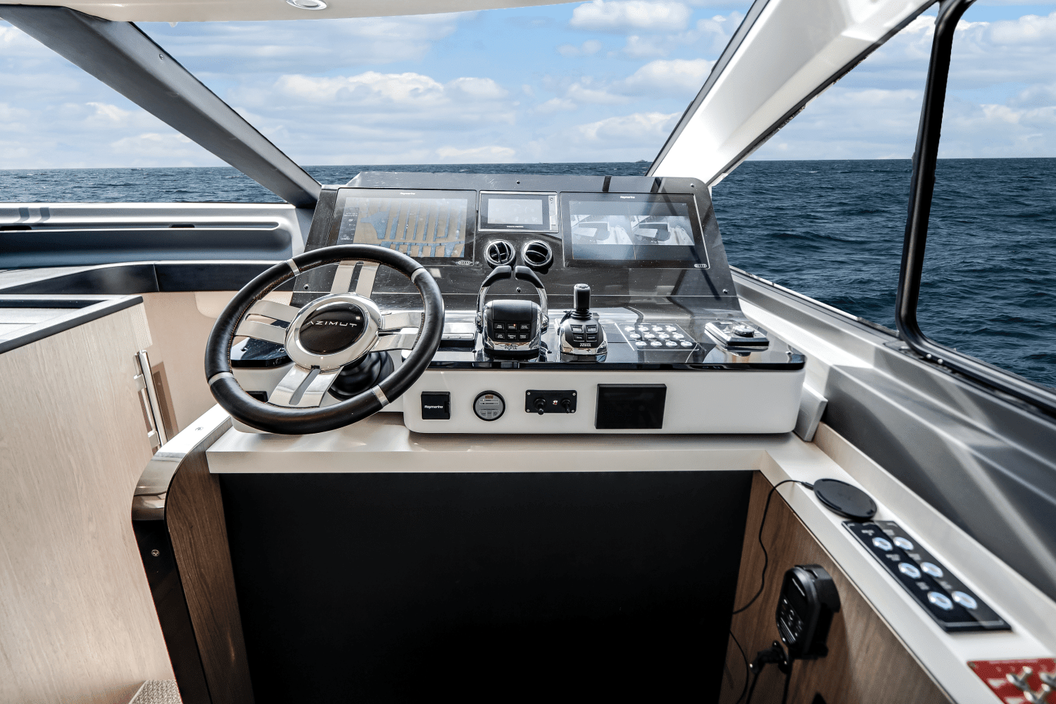 2022 Azimut
                                                             60 FLYBRIDGE Image Thumbnail #27