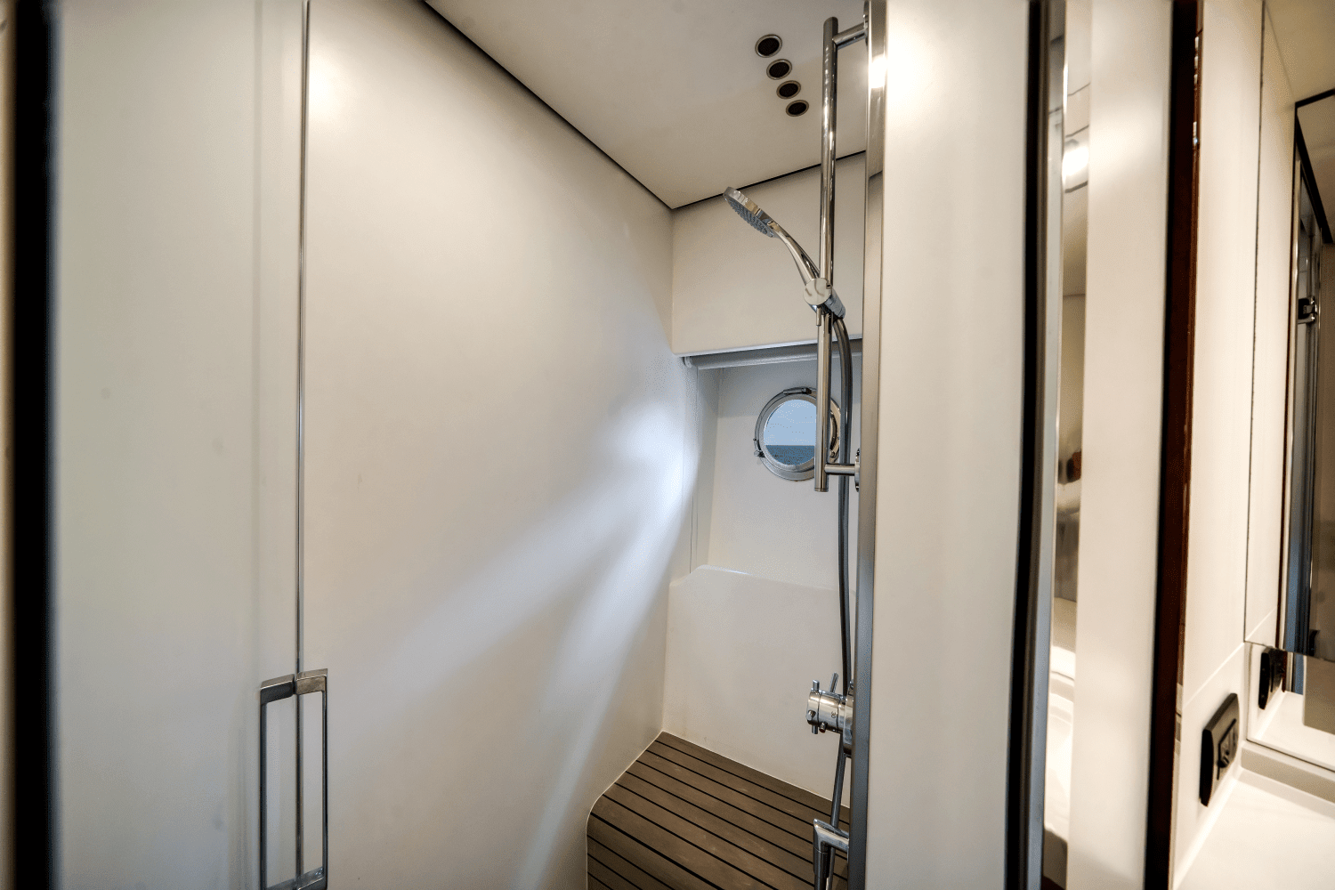 2022 Azimut
                                                             60 FLYBRIDGE Image Thumbnail #39