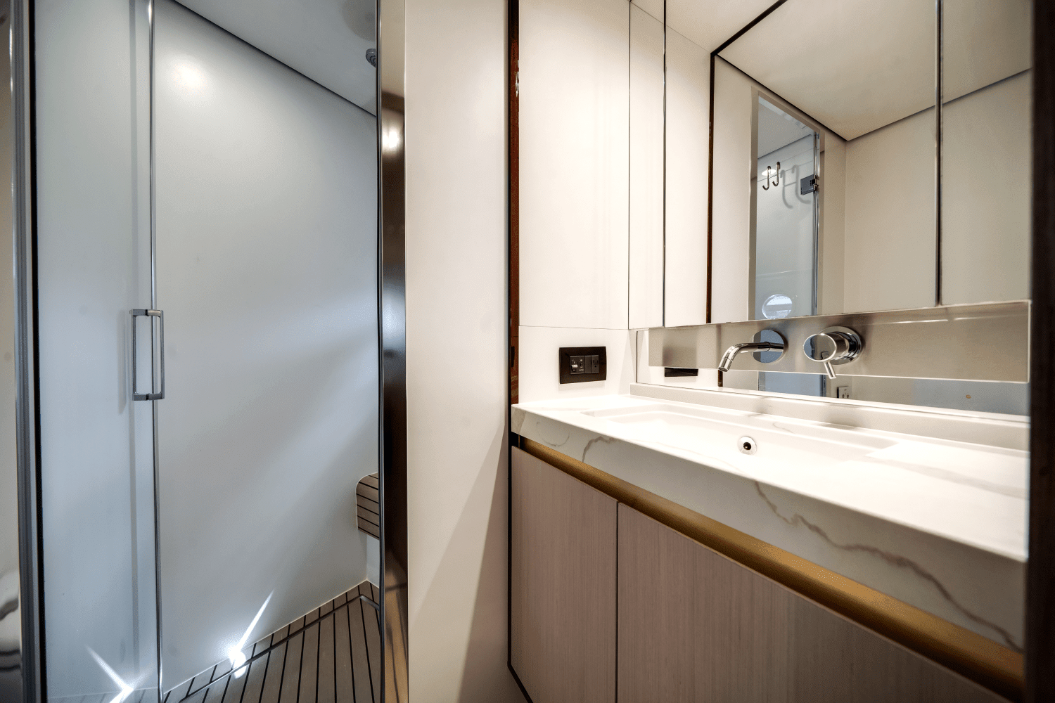 2022 Azimut
                                                             60 FLYBRIDGE Image Thumbnail #38