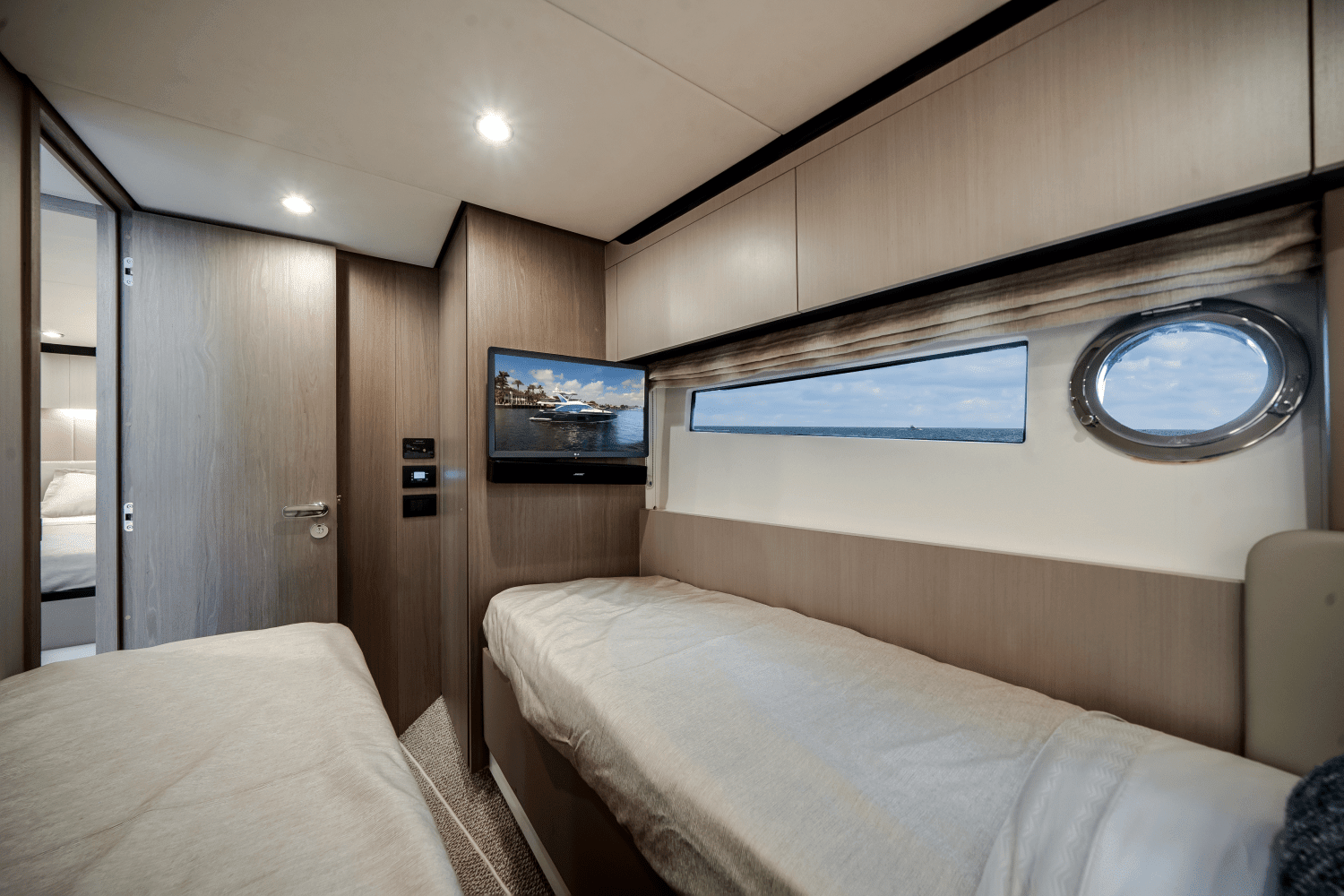 2022 Azimut
                                                             60 FLYBRIDGE Image Thumbnail #41