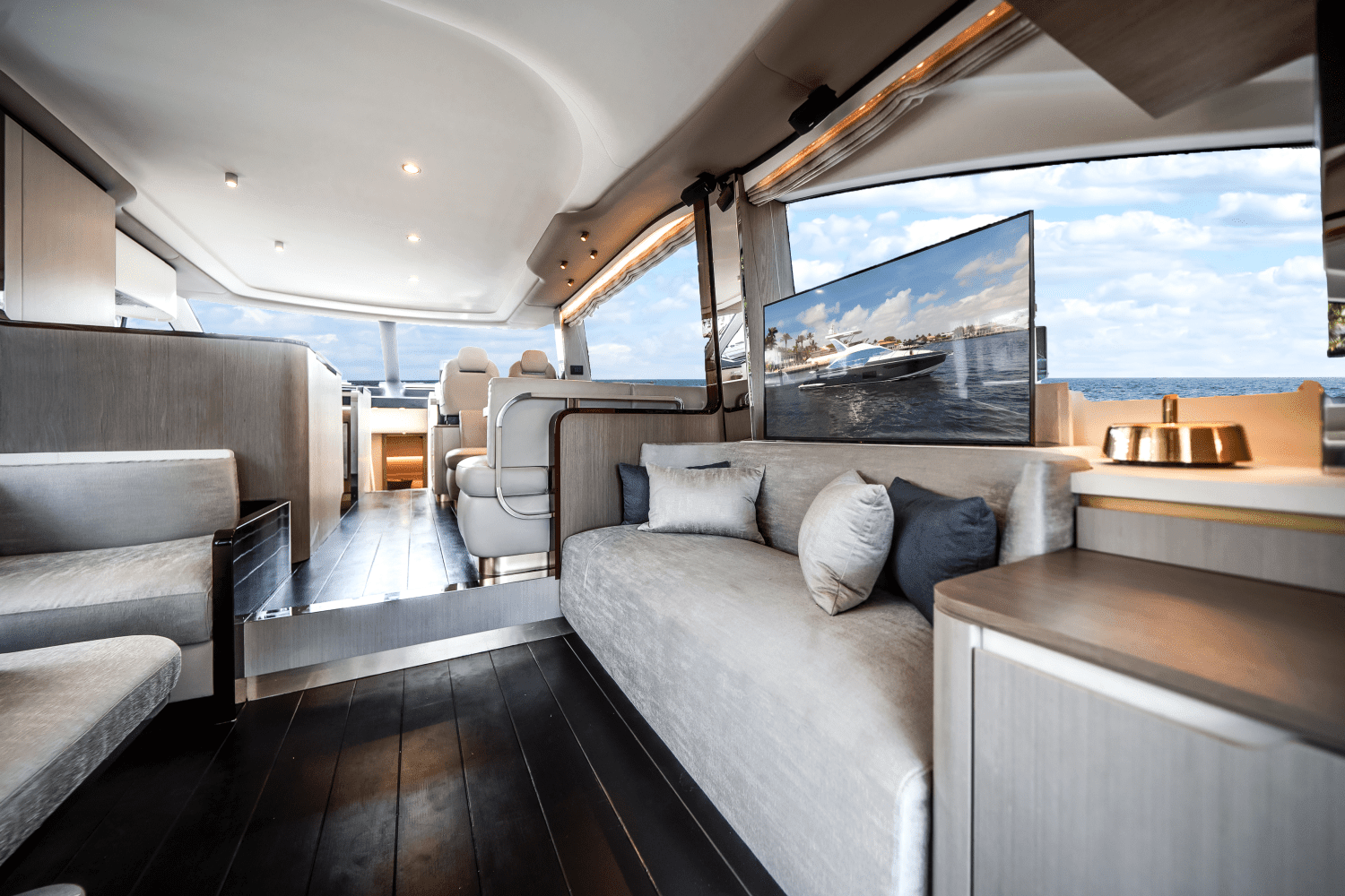 2022 Azimut
                                                             60 FLYBRIDGE Image Thumbnail #17