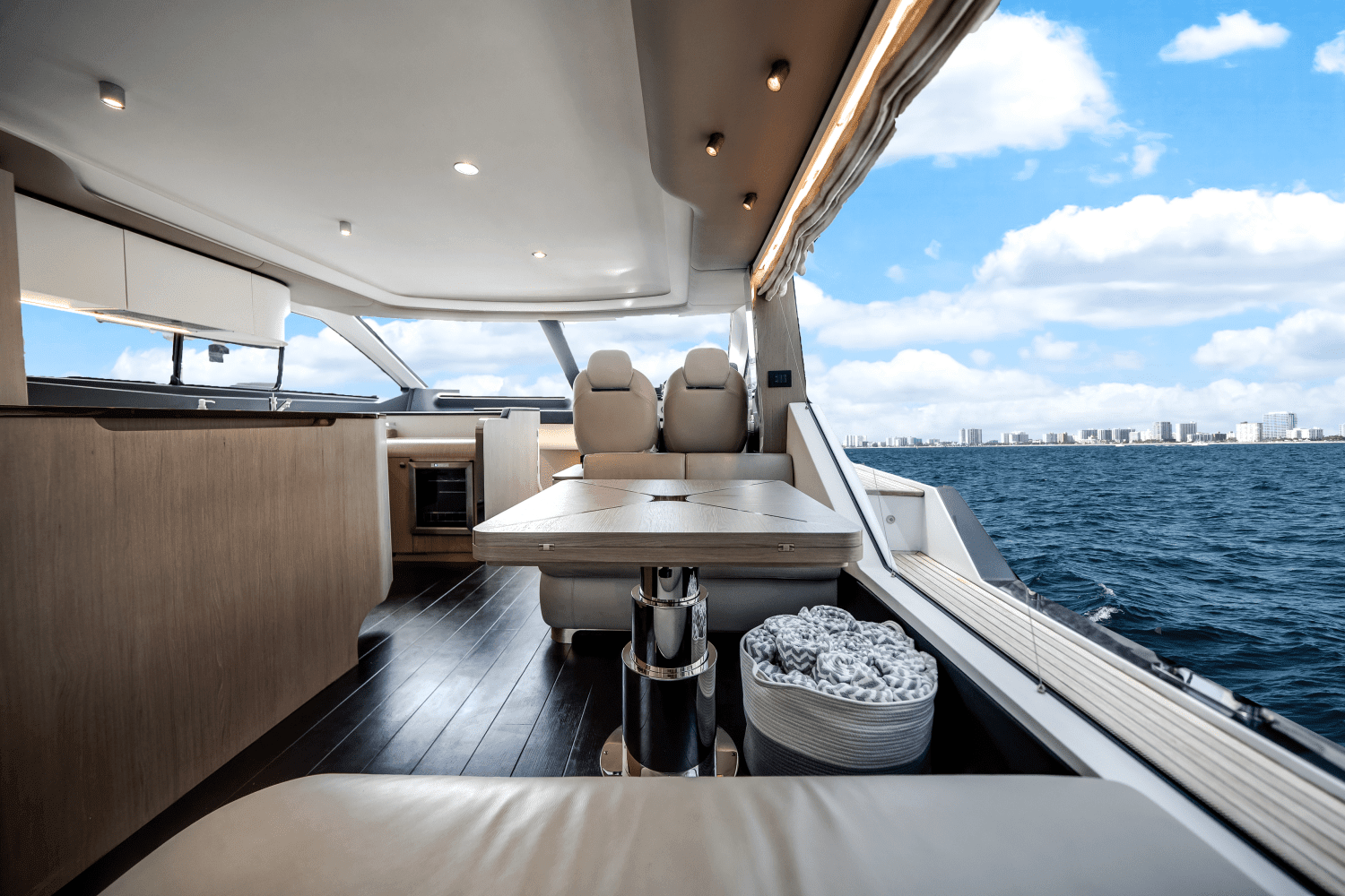 2022 Azimut
                                                             60 FLYBRIDGE Image Thumbnail #19