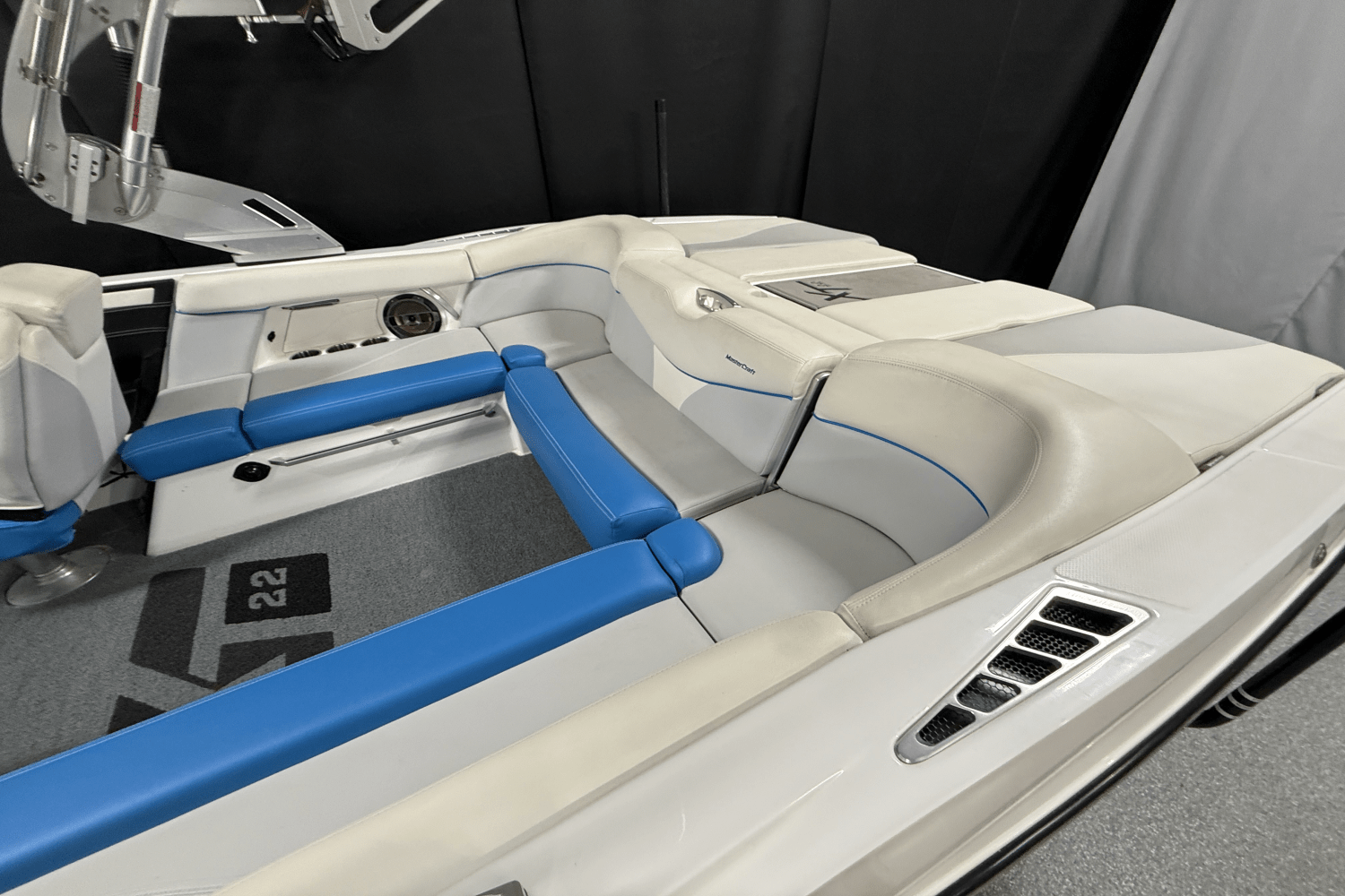 2019 Mastercraft XT22 Image Thumbnail #7