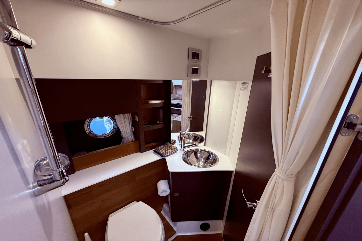 2016 Cranchi M44 HT Image Thumbnail #50