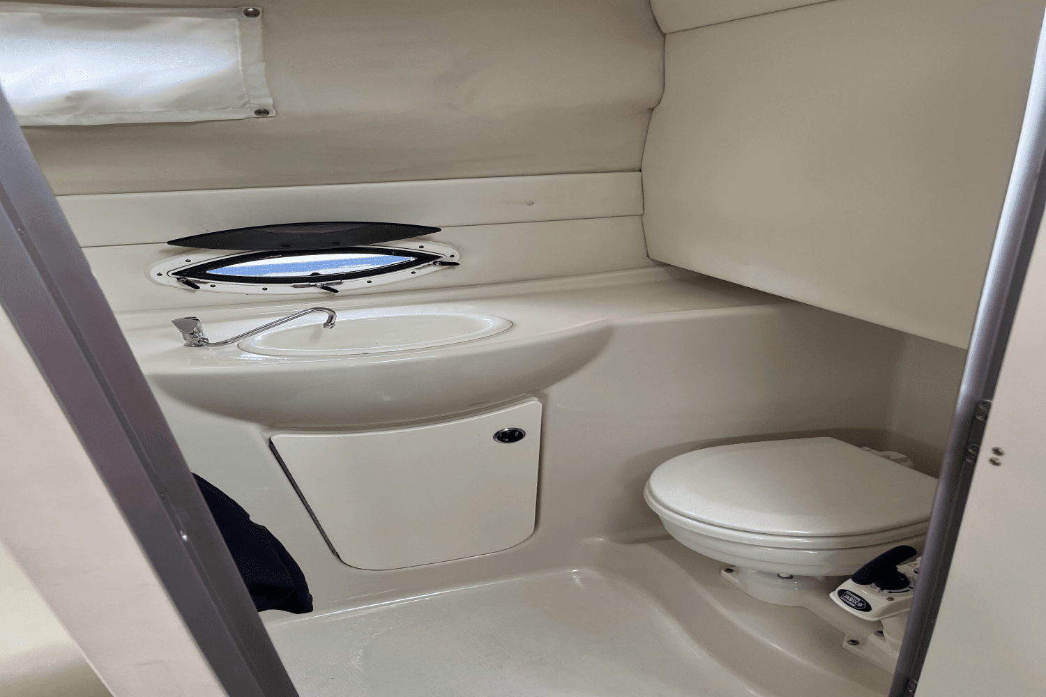 2010 Bayliner 245 CRUISER Image Thumbnail #18