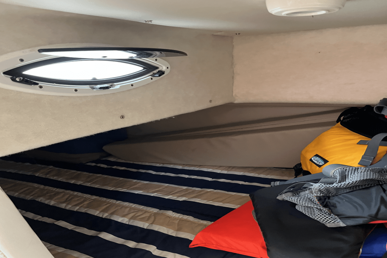 2010 Bayliner 245 CRUISER Image Thumbnail #17