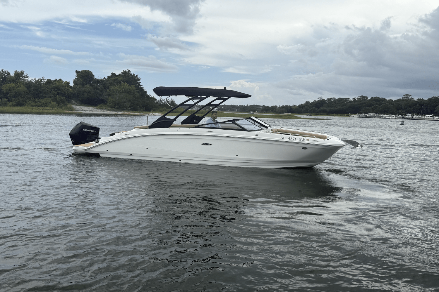 2022 Sea Ray SDX 270 Outboard Image Thumbnail #1