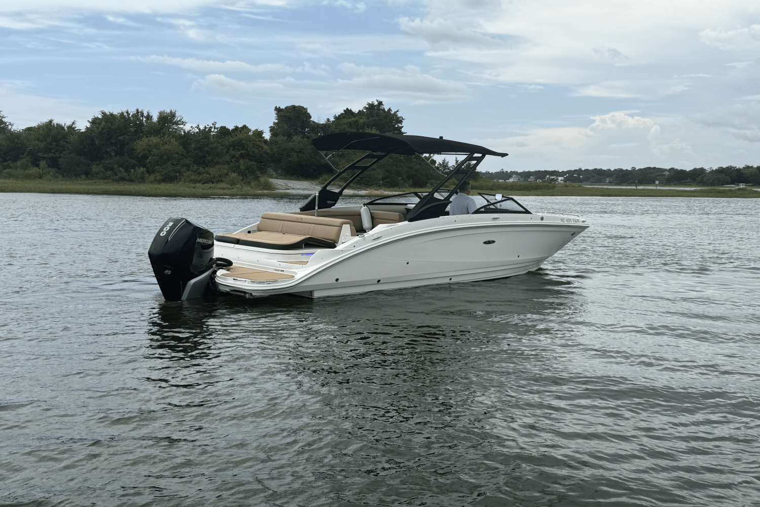 2022 Sea Ray SDX 270 Outboard Image Thumbnail #3